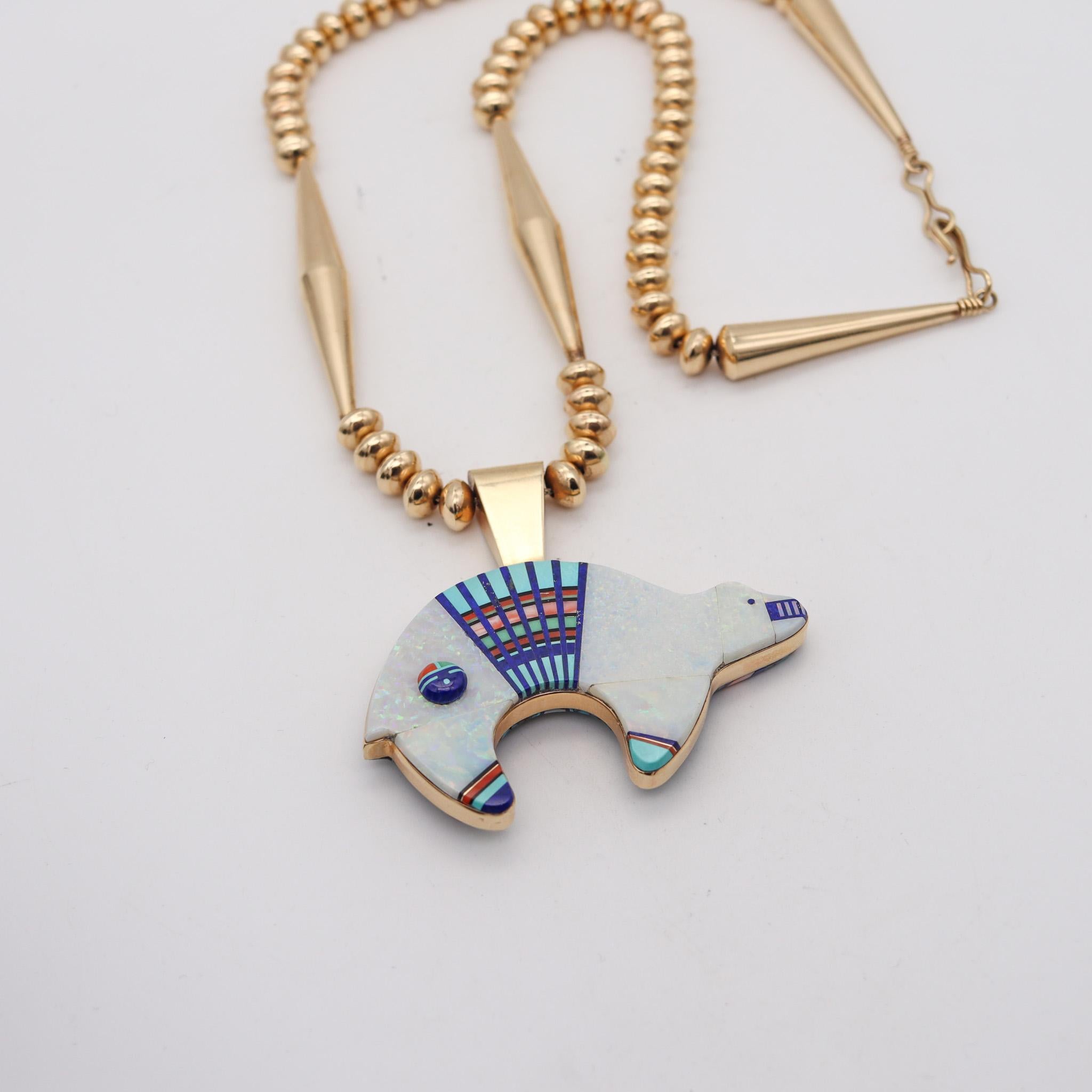 Navajo-Halskette der amerikanischen Ureinwohner, entworfen von Julian Arviso (1959-2011).

Fantastische Halskette und doppelseitiger Anhänger, geschaffen von dem Navajo-Dine Goldschmiedekünstler Julian Arviso im Jahre 1995. Diese fabelhafte