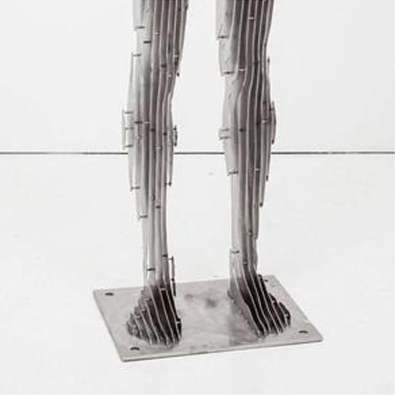 El Centinela - Figurative Sculpture Gris de Julian Voss-Andreae