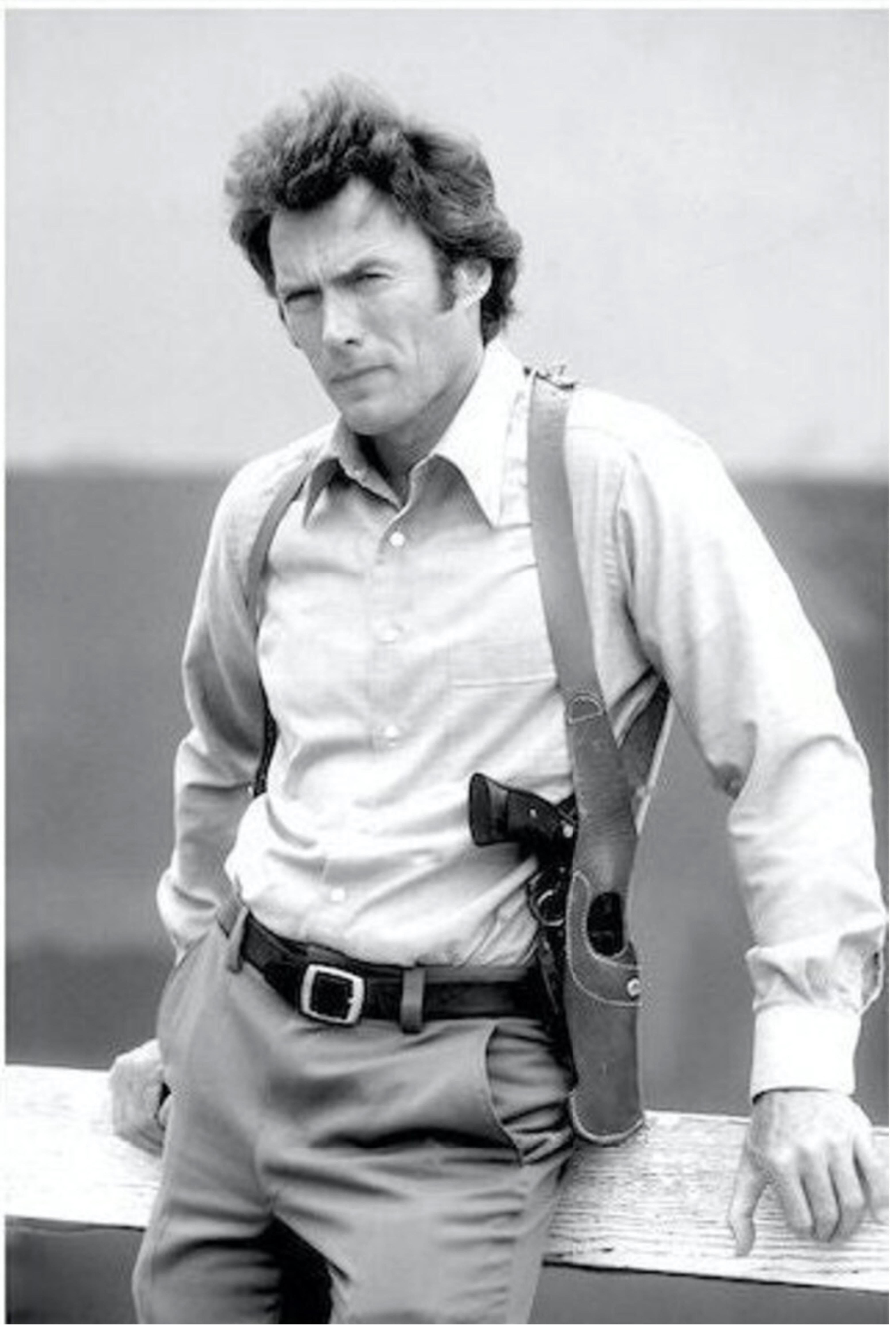 Clint Eastwood, 1973, Bravo (bianco e nero)

Fotografato sul set di Magnum Force, il sequel di Dirty Harry del 1973. Dieci anni prima, Eastwood era un attore in difficoltà, ma poi iniziò a girare spaghetti western con il regista Sergio Leone e