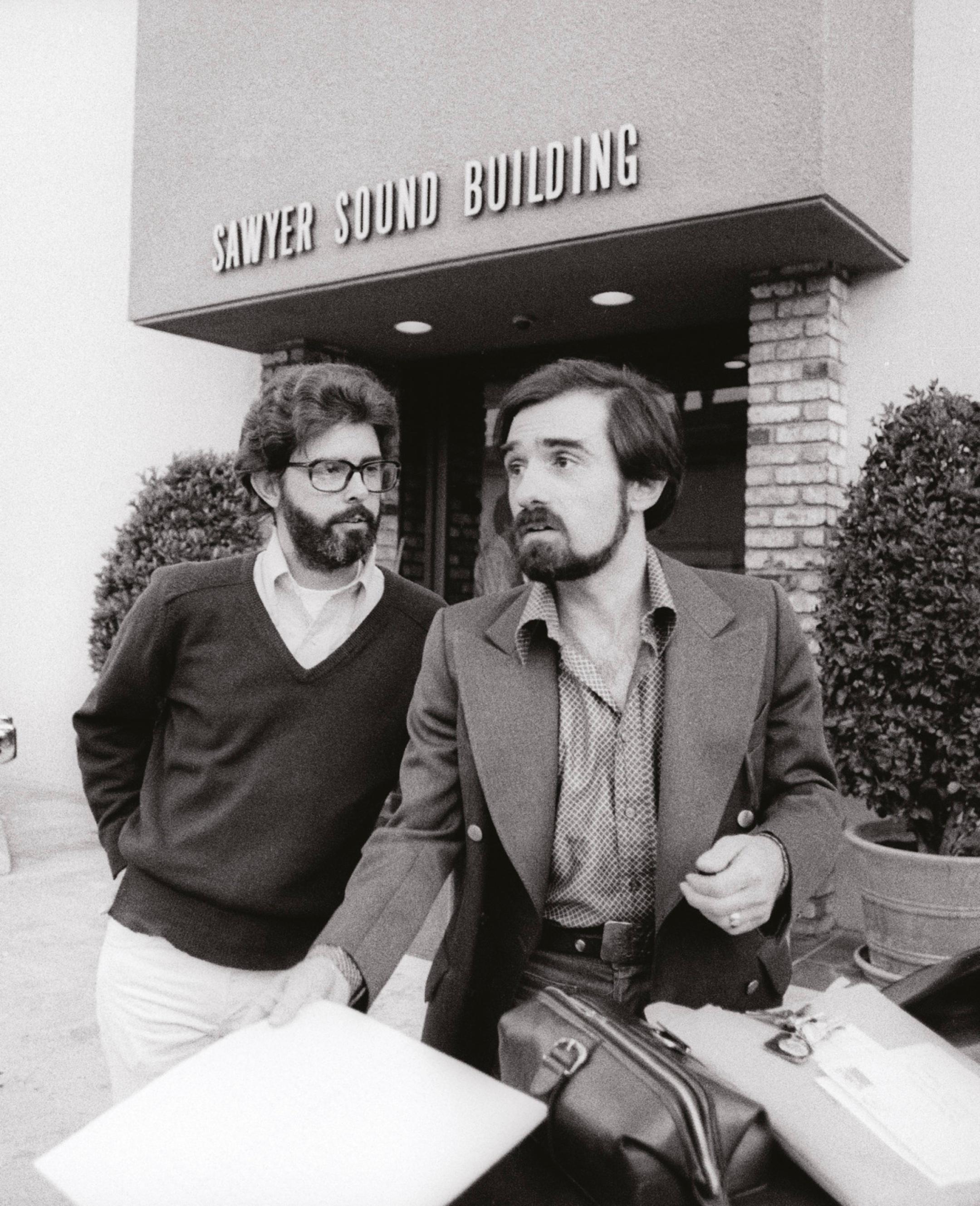 George Lucas e George Martin Scorsese, Time 
1977

17 x 22 pollici.

Scorsese e Lucas erano i due più grandi registi dell'epoca per i rispettivi film Taxi Driver e Star Wars.

Dimensioni: 17 x 22 pollici.

Bio dell'artista:

Dopo aver iniziato la