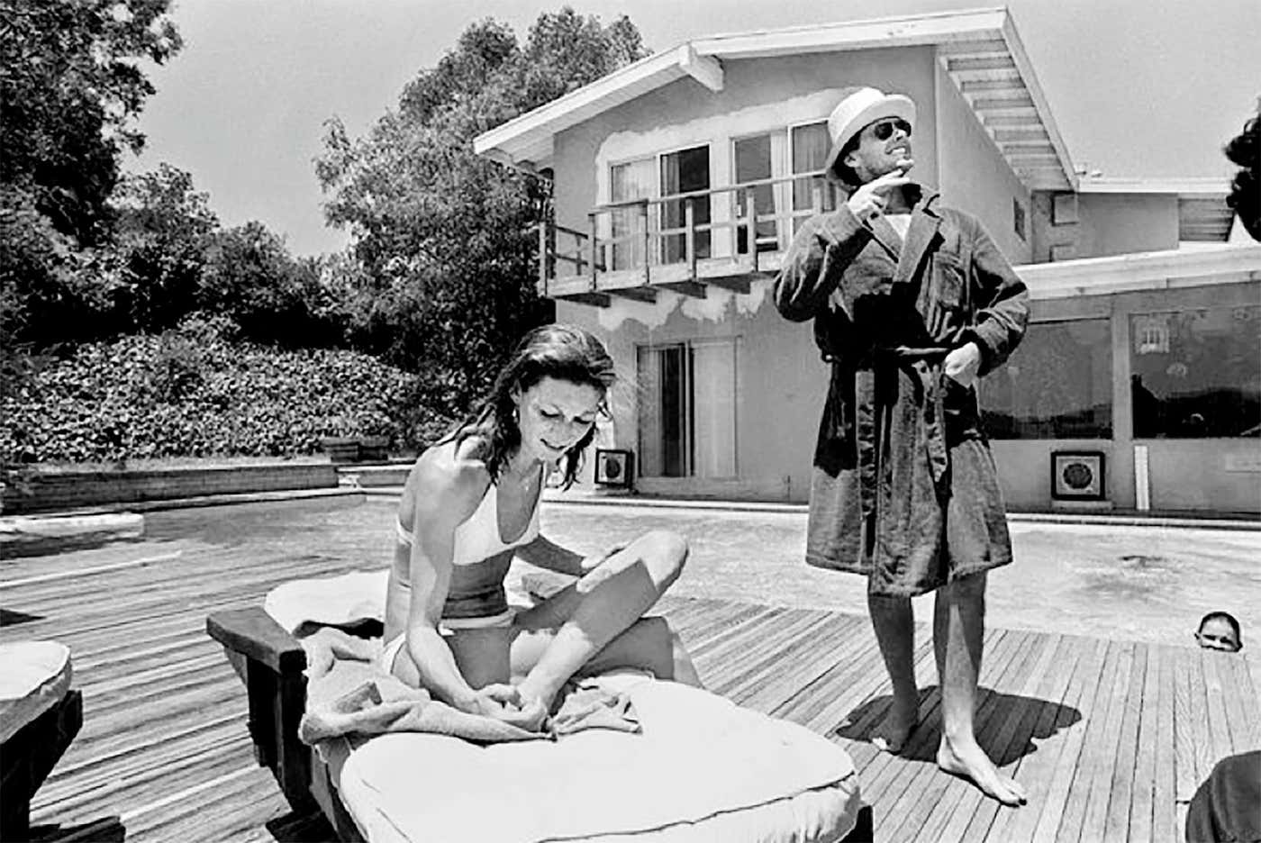 Julian Wasser - Jack Nicholson and Anjelica Huston by the pool, 1974 ...