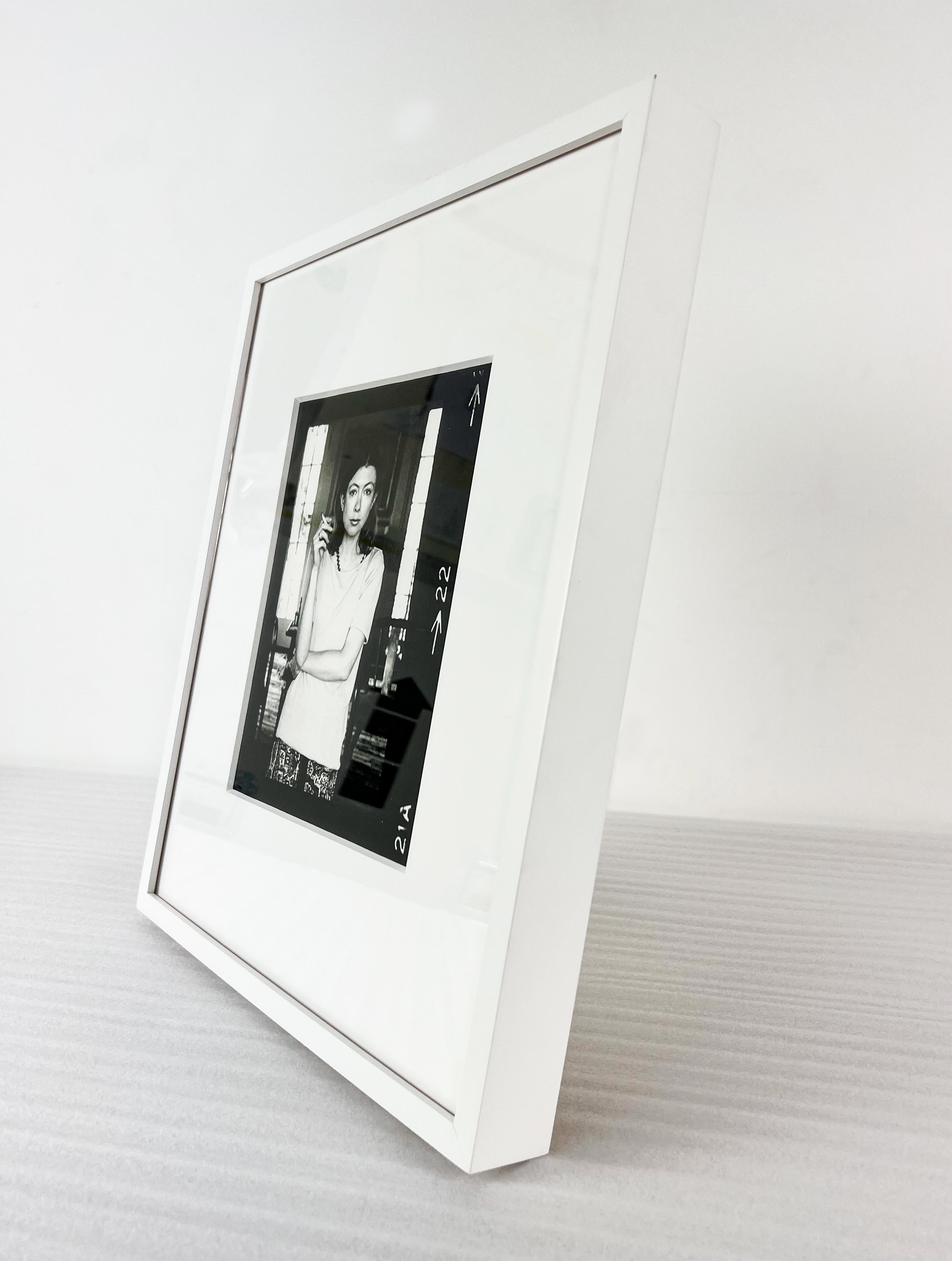 L'offerta include l'incorniciatura con plexiglas UV.

Joan Didion di Julian Wasser
Stampa alla gelatina d'argento
Dimensioni dell'immagine: 11 x 8 pollici
Dimensioni della cornice: 17 x 14 x 2 pollici
Edizione 11 di 15
Firmato sul verso da Julian