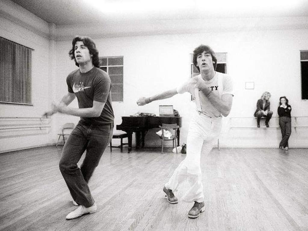 John Travolta che balla, 1977, Time

Travolta ha ricevuto una nomination all'Oscar per La febbre del sabato sera, all'età di 24 anni. Il ballerino Deney Terrio ha lavorato con Travolta per perfezionare i passi di danza che ha mostrato nel