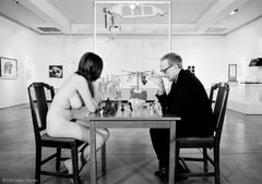Julian Wassers ikonischer Marcel Duchamp beim Schachspiel mit Eve Babitz, 1963