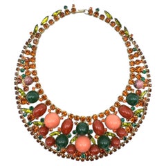 Collar Juliana de los años 60 con coral, cabujón de cornalina verde y pedrería naranja quemado