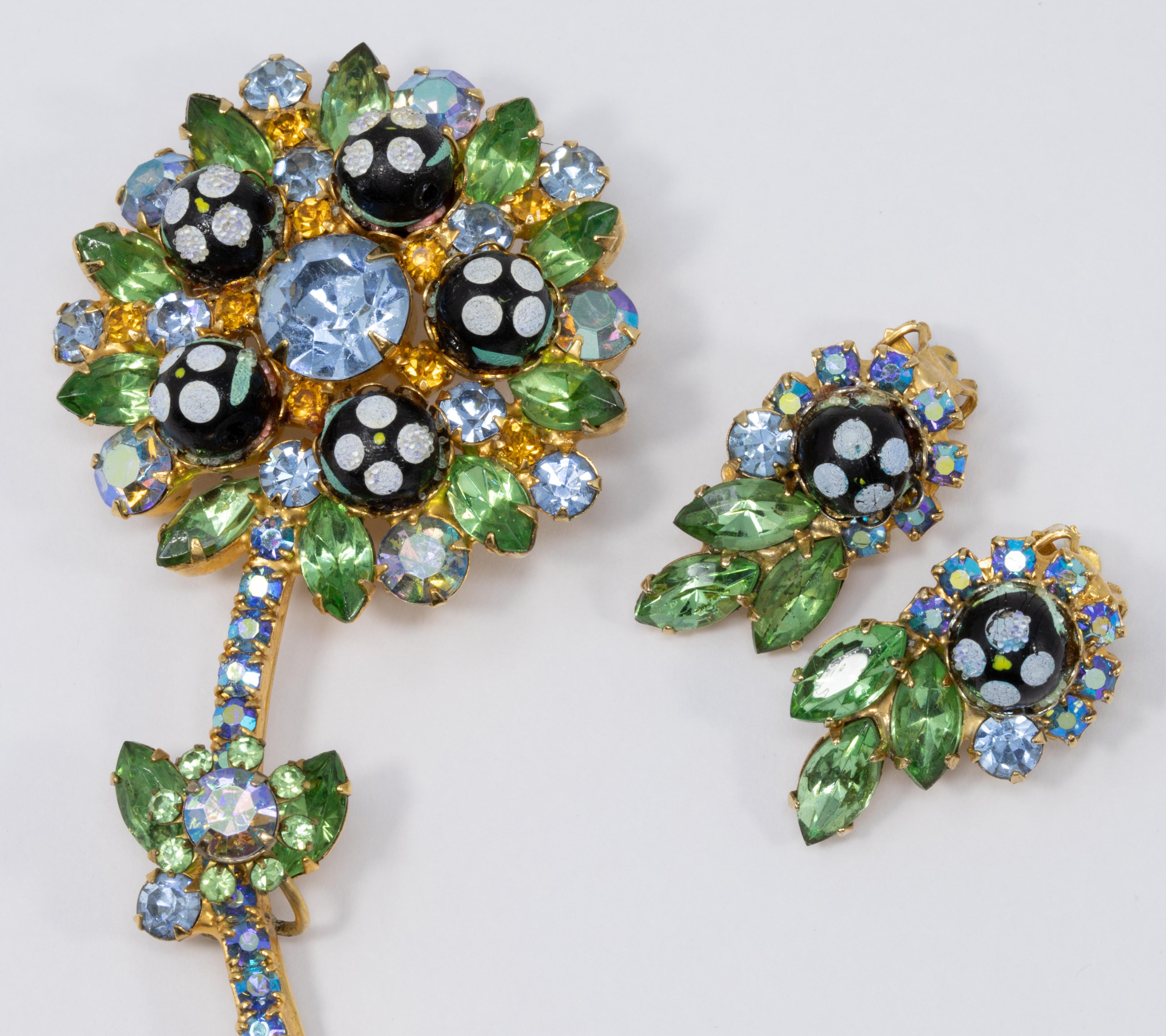An exquisite brooch/pin and a pair of clip-on earrings by Juliana DeLizza & Elster. Each piece features paisley beads with a coralene finish, accented with green navette crystals, and ice-blue aurora borealis chatons. 

Pin: 8.5cm x 4.2cm
Earrings: