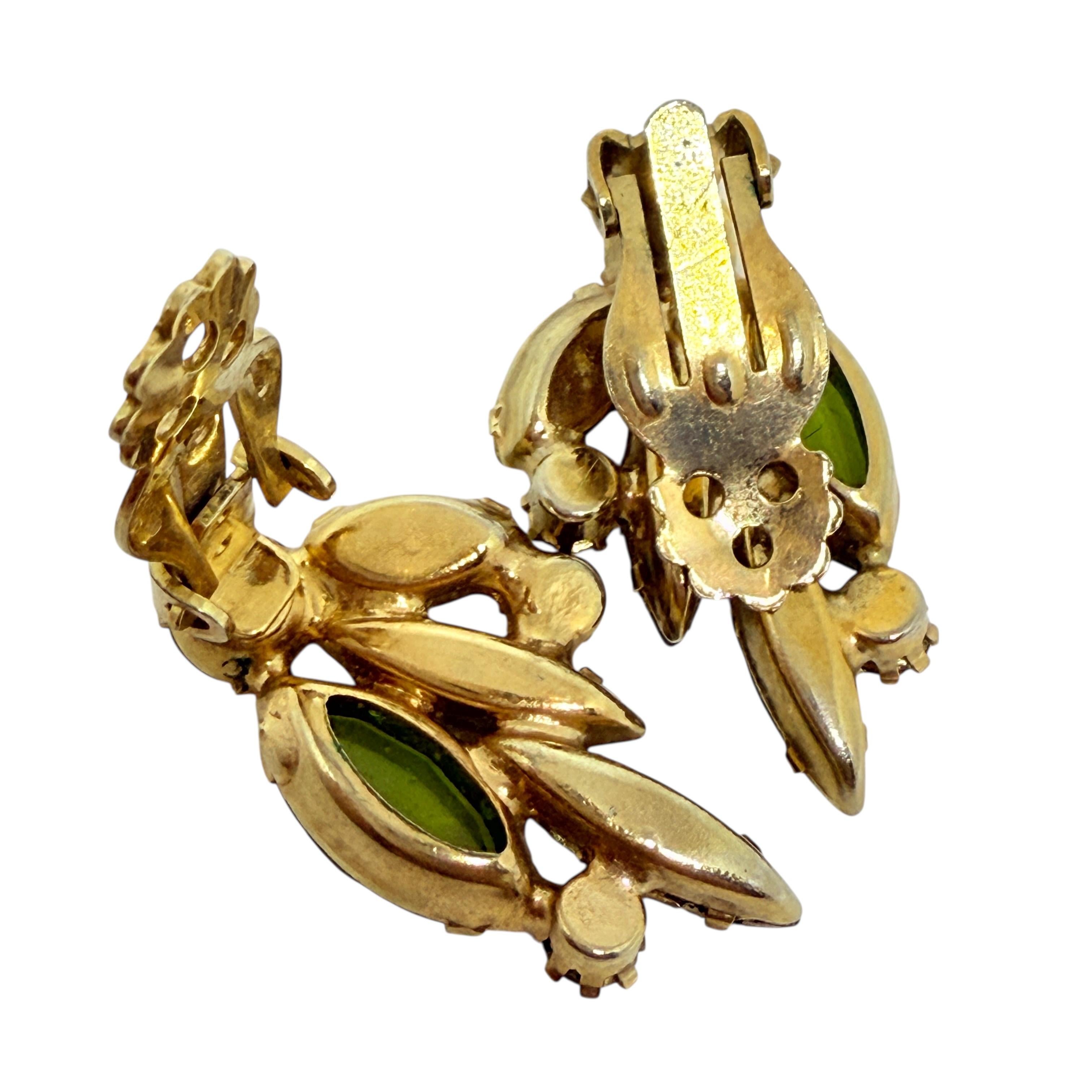 DÉTAILS

• non signé JULIANA DELIZZA ELSTER

• ton or avec verre 

• Boucles d'oreilles design/One vintage
 
MESURES  

• CONDITION

•  très bon état vintage avec peu de signes d'usure 

 Sku 53

❤️❤️   BIJOUX VINTAGE DE CRÉATEURS   ❤️❤️

❤️❤️ 