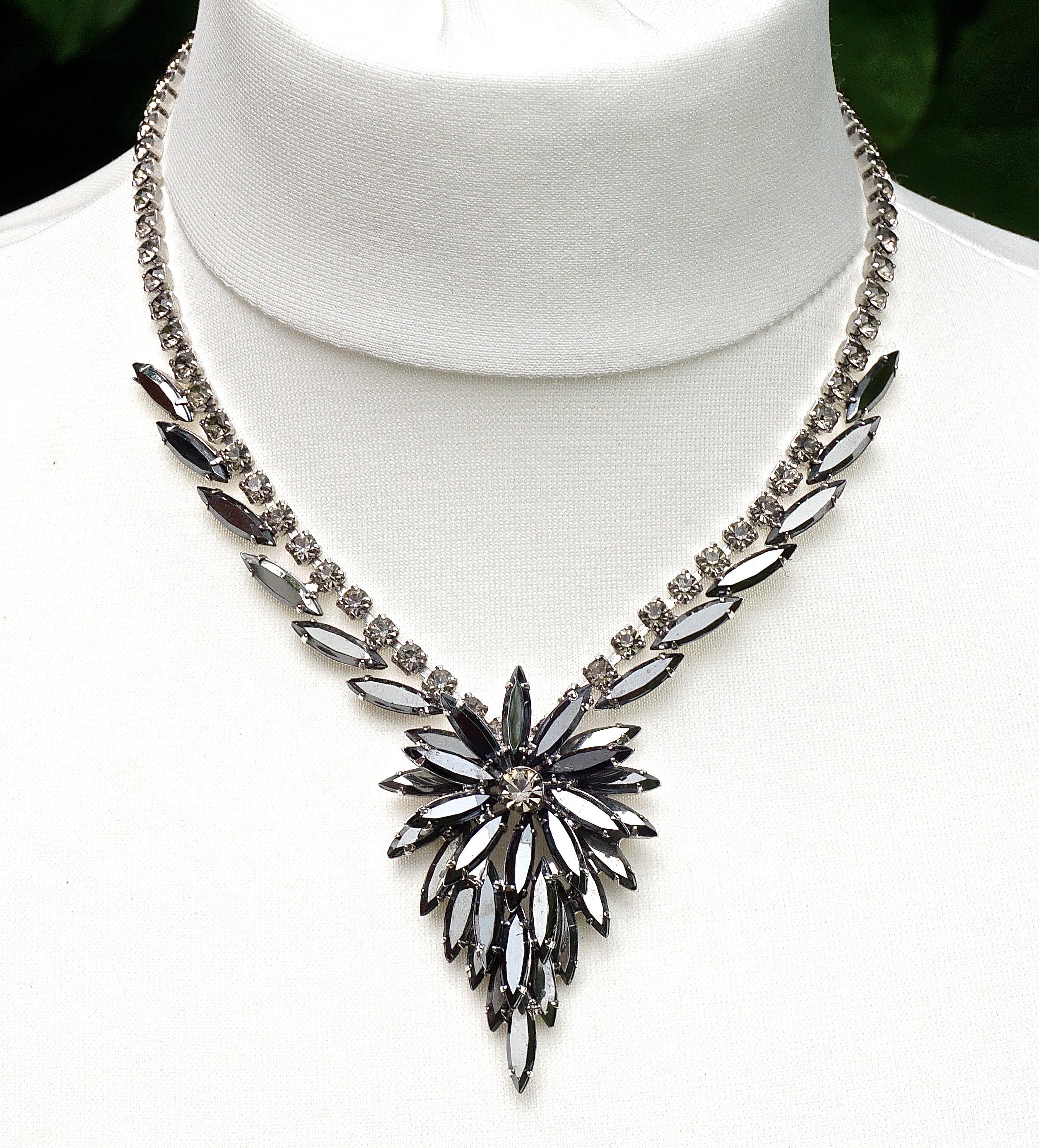 Fabulous Juliana Delizza & Elster silver tone necklace, bracelet and earrings parure. The parure is designed with black diamonds (which are actually dark grey rhinestones) and dark grey navette rhinestones. The set is in very good condition. 

The