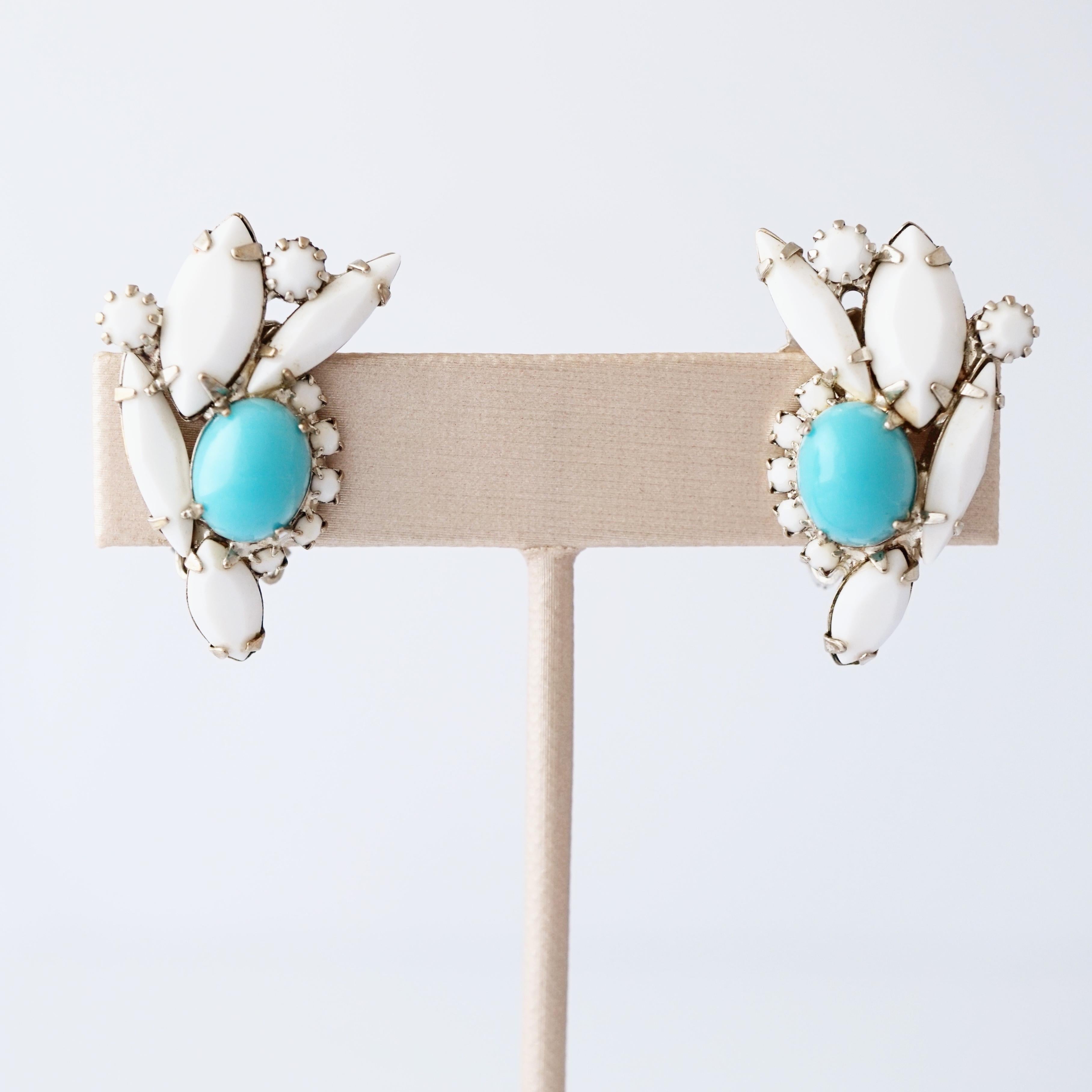 - Objet vintage

- Bijou fantaisie de collection du milieu du siècle dernier.

- Chaque boucle d'oreille mesure 1,25