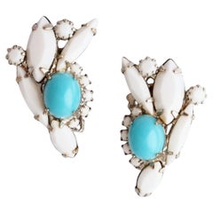 Boucles d'oreilles en verre au lait et turquoise de style Juliana, années 1960