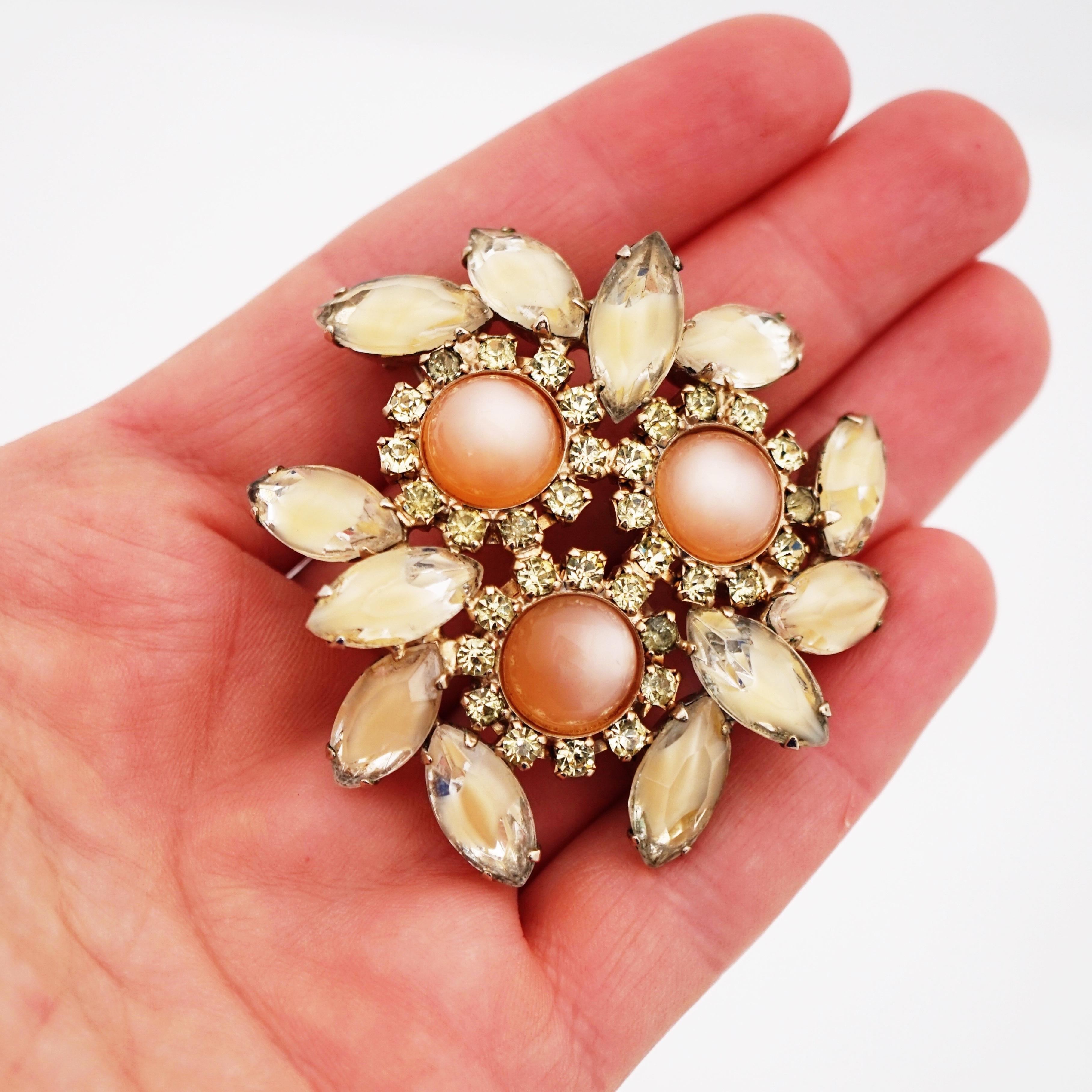 Modern Juliana Style Peach Moonglow Thermoset and Champagne Rhinestone Brooch, 1950s For Sale