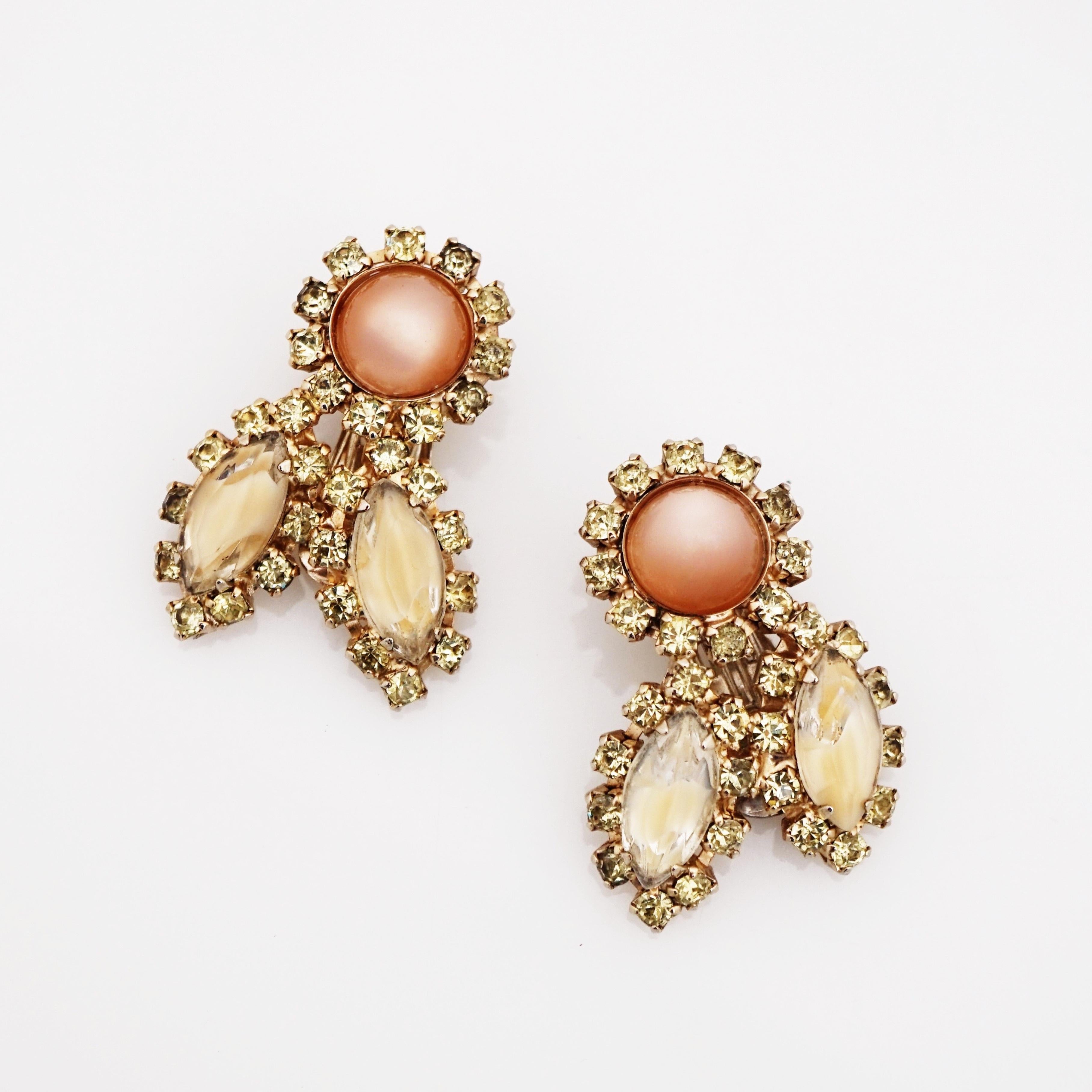 - Vintage item

- Collectible costume jewelry piece from the mid-century

- In the style of Juliana jewelry by DeLizza & Elster

- Each earring measures 1.5