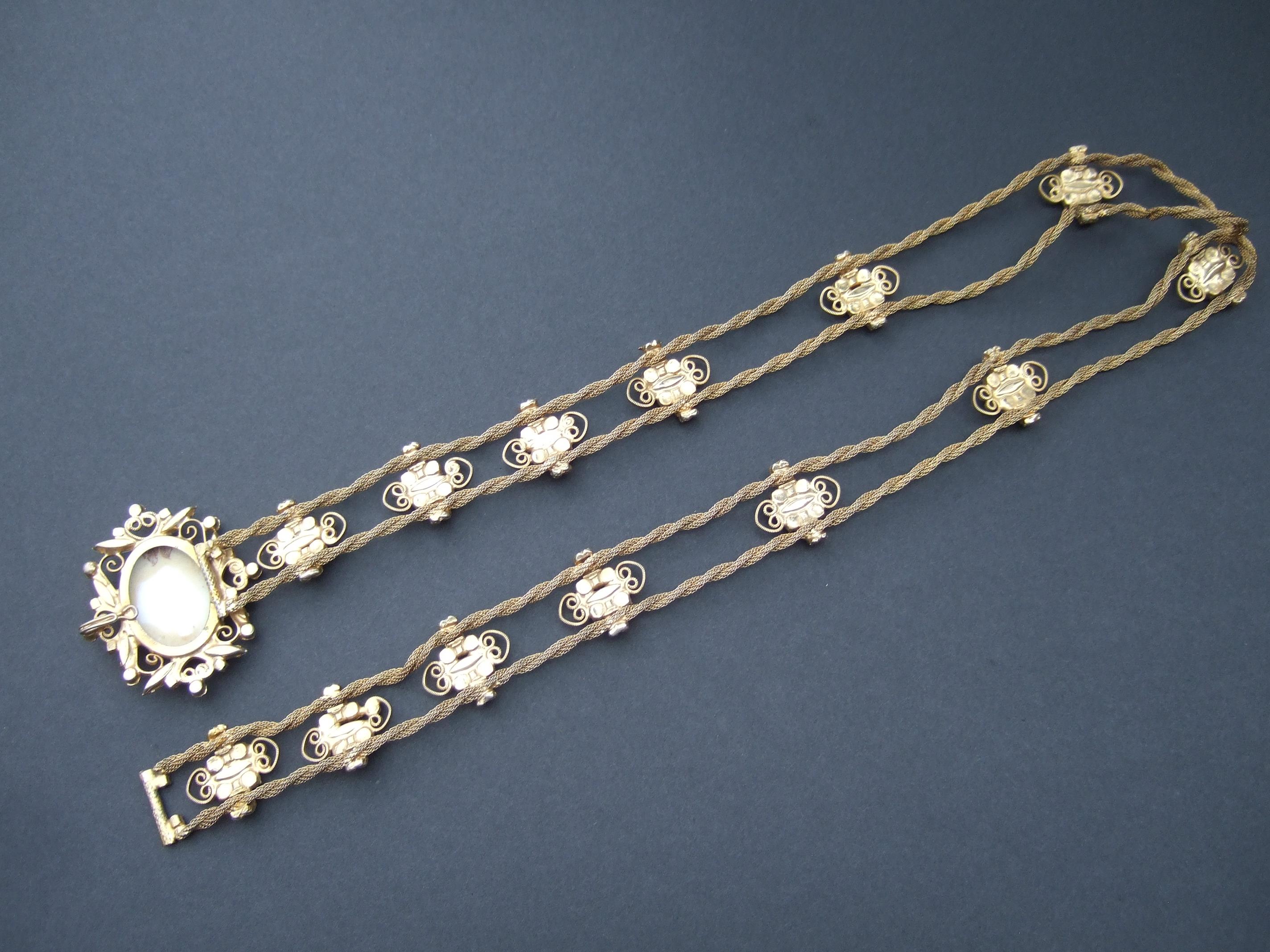 Juliana „Style“ Romantik-Gürtel aus Porzellan und Emaille mit Juwelen aus Goldgeflecht, ca. 1970er Jahre im Angebot 12