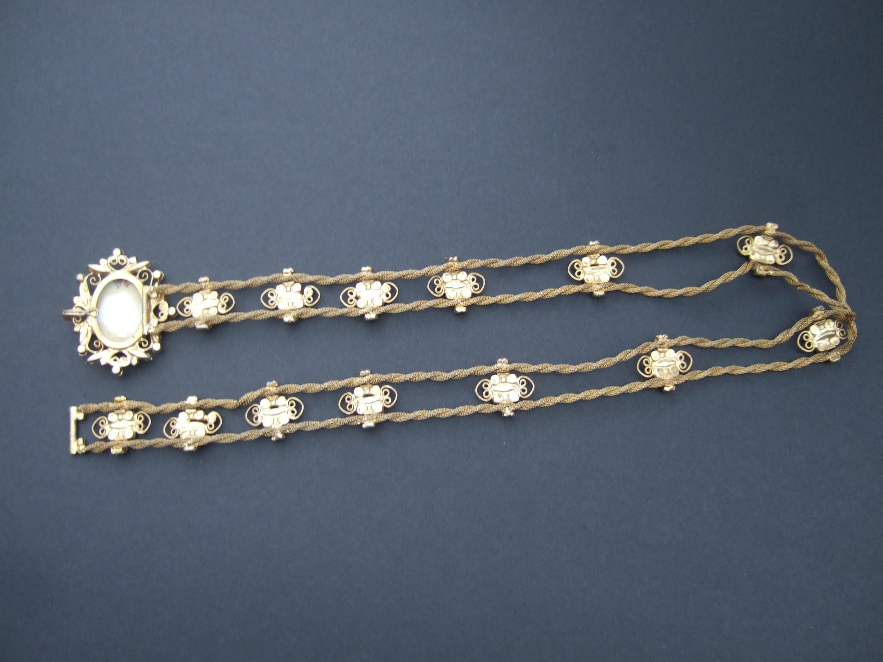Juliana „Style“ Romantik-Gürtel aus Porzellan und Emaille mit Juwelen aus Goldgeflecht, ca. 1970er Jahre im Angebot 11