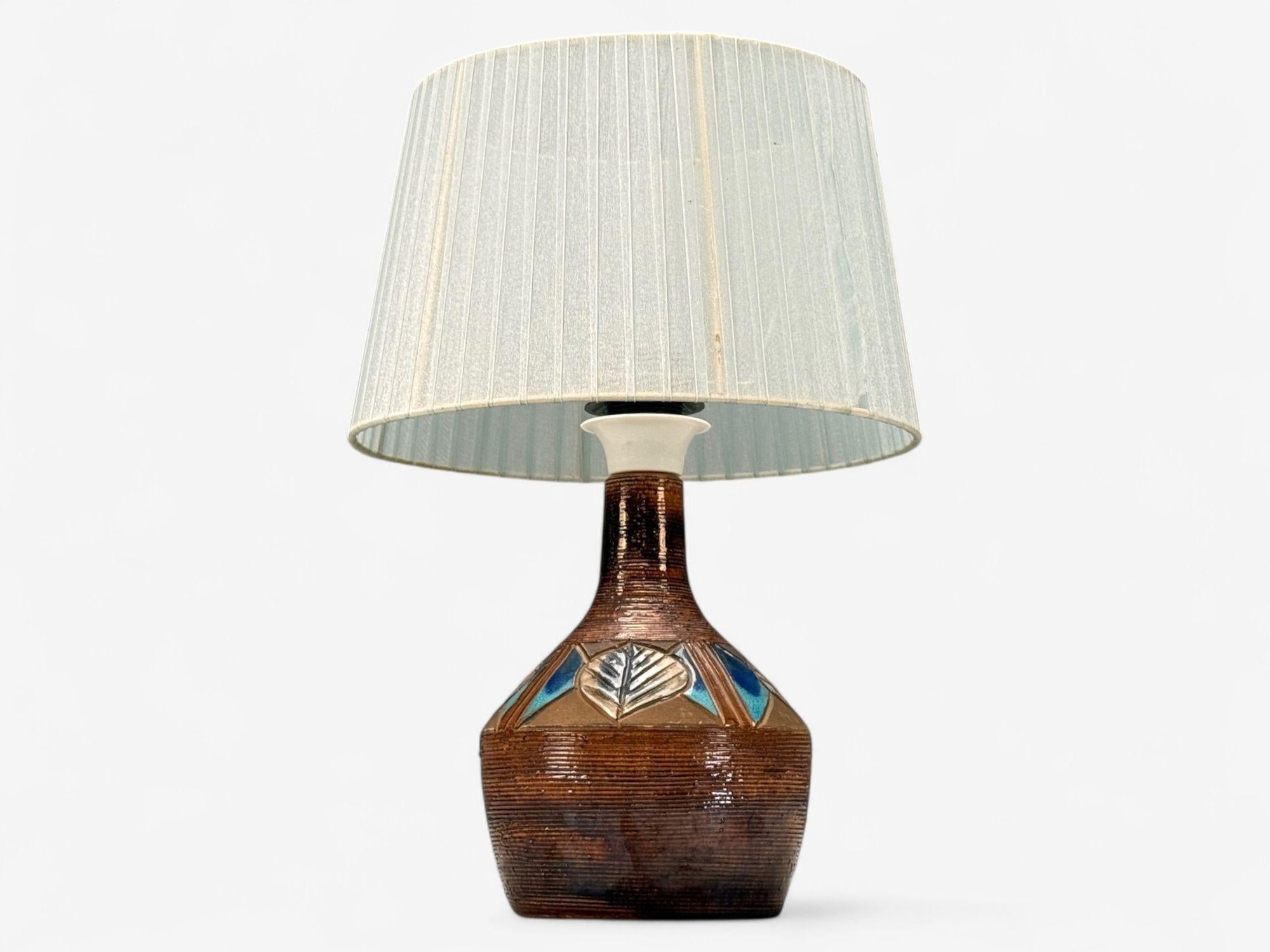 Julie Keramik, moderna danesa, cerámica marrón, lámpara de mesa, Dinamarca, años 60 Danés en venta