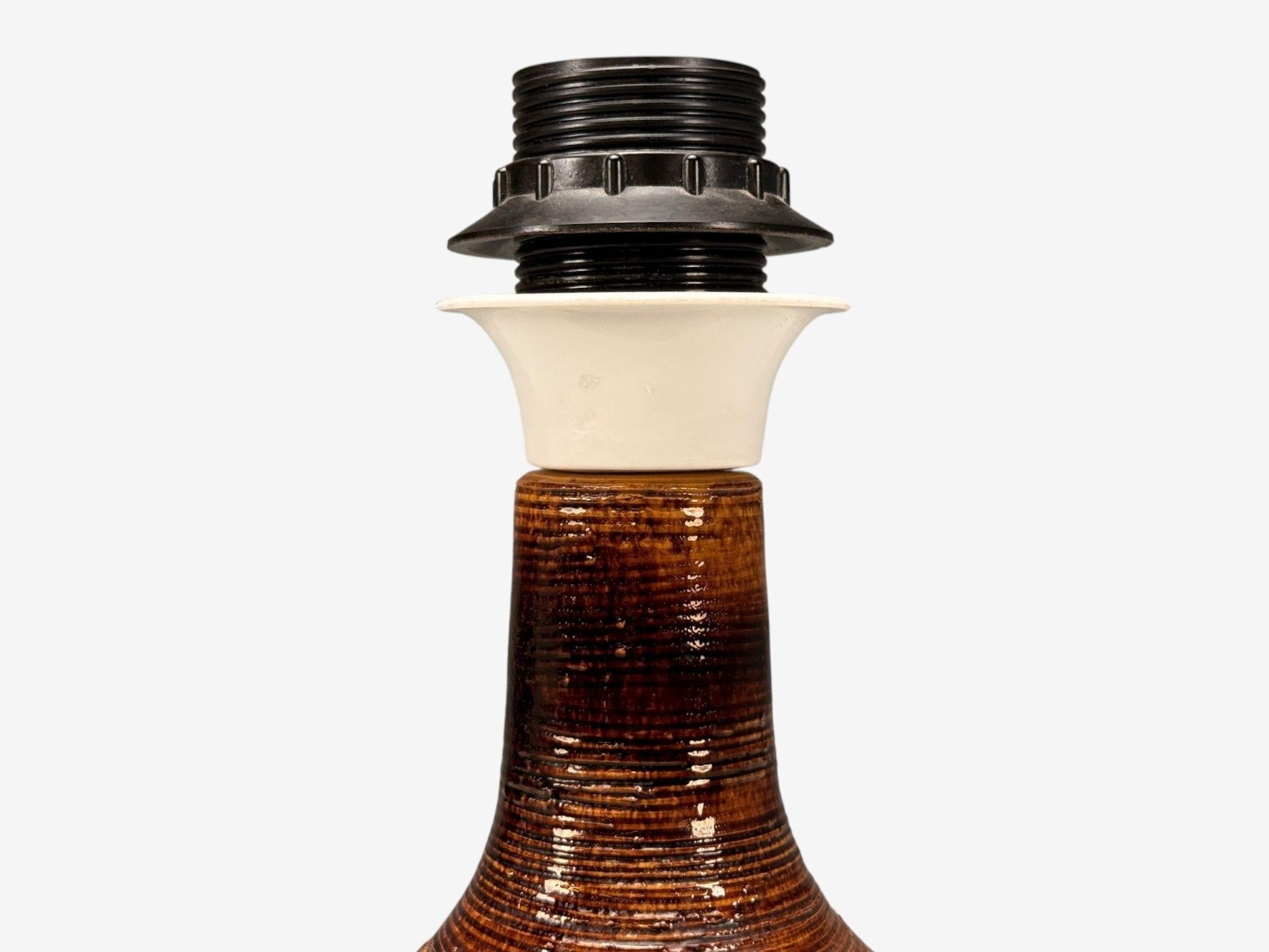 Julie Keramik, moderna danesa, cerámica marrón, lámpara de mesa, Dinamarca, años 60 en venta 2