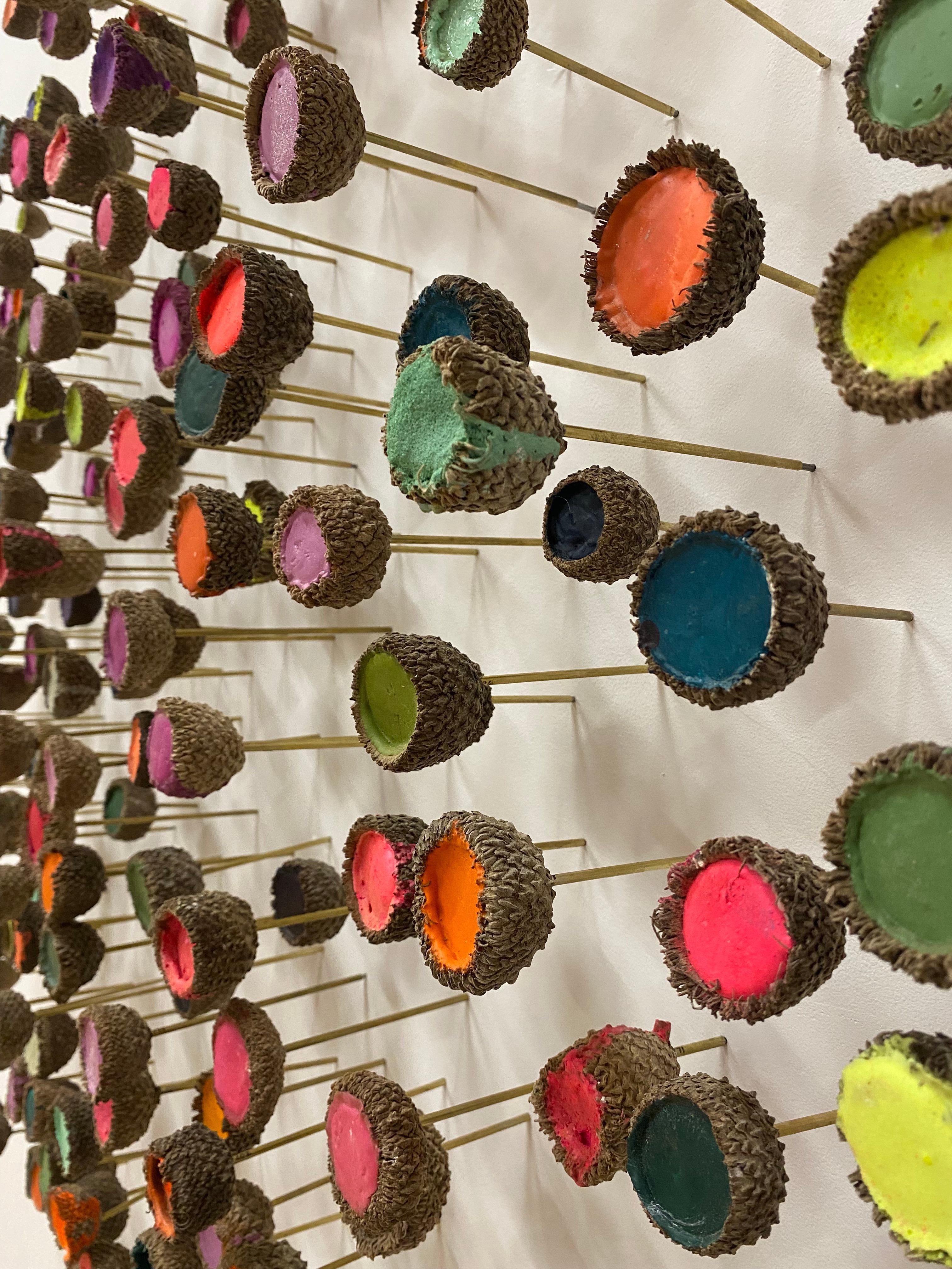 Bouquet - Escultura de Pared de Bellotas de Colores Amarillo Neón Rosa Naranja en venta 8