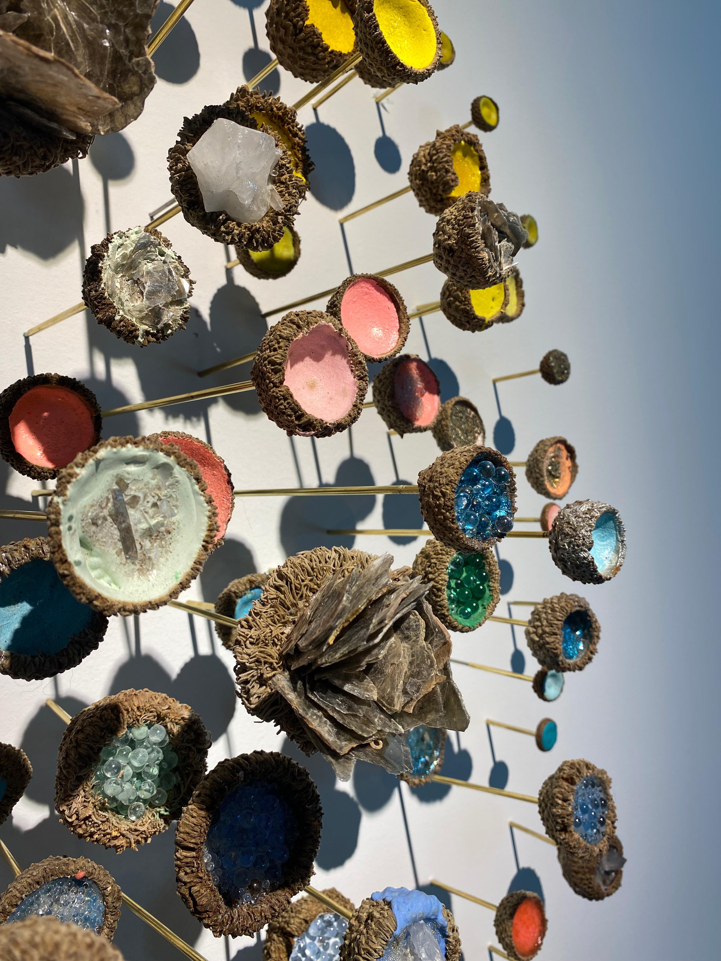 Jardin de thé,  Crystals, Acorns Multicored Mixed Media Wall Mounted Sculpture en vente 6