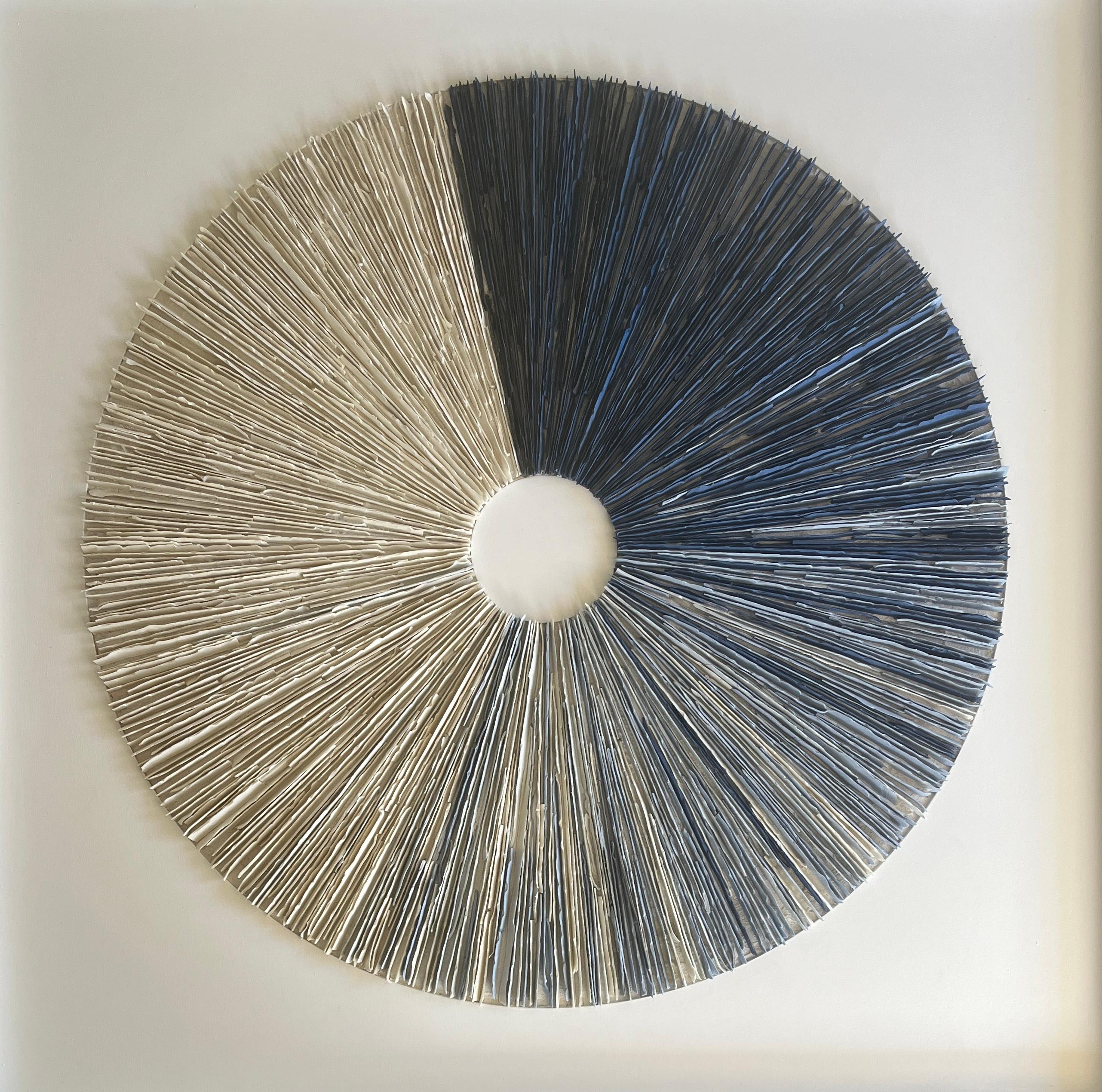 Fragile Edges, Diptych, original, sculpture, thread, contemporary - Contemporary Sculpture by Julie Massie