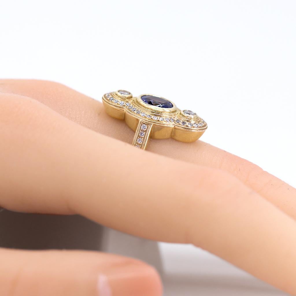 Einzigartiger Art-Déco-Ring aus Gelbgold mit ovalem Tansanit und weißen Diamanten, Jules (Ovalschliff) im Angebot