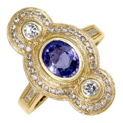 Bague Art déco unique en son genre en or jaune avec tanzanite ovale et diamants blancs, Just Jules