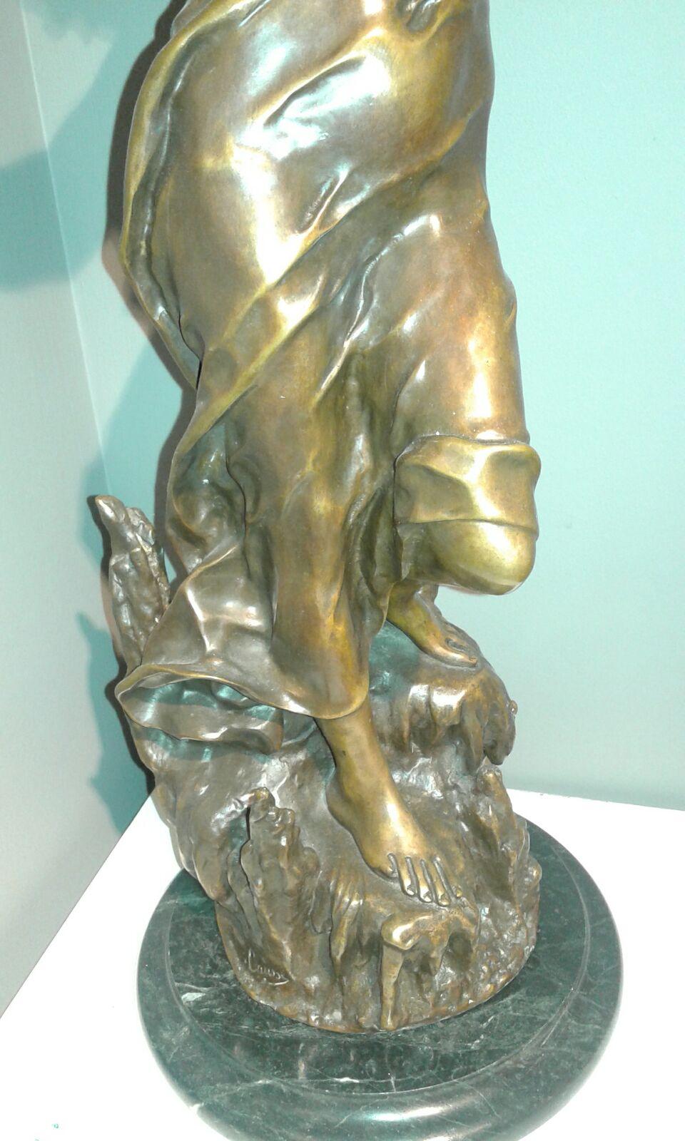 Diosa. Original Bronze mehrerer Arten. Eskulptur Modernist
Julien Caussé (auch Cadet-Julien Caussé, Cadet Julien Caussé und Julien Cadet Caussé) (1869-1914) war ein produktiver französischer Bildhauer des Jugendstils im späten 19. und frühen 20.