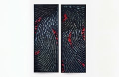 "Nocturn" Diptychon Kunstwerk von Julien Vermeulen, rot und schwarz gefärbte Federn