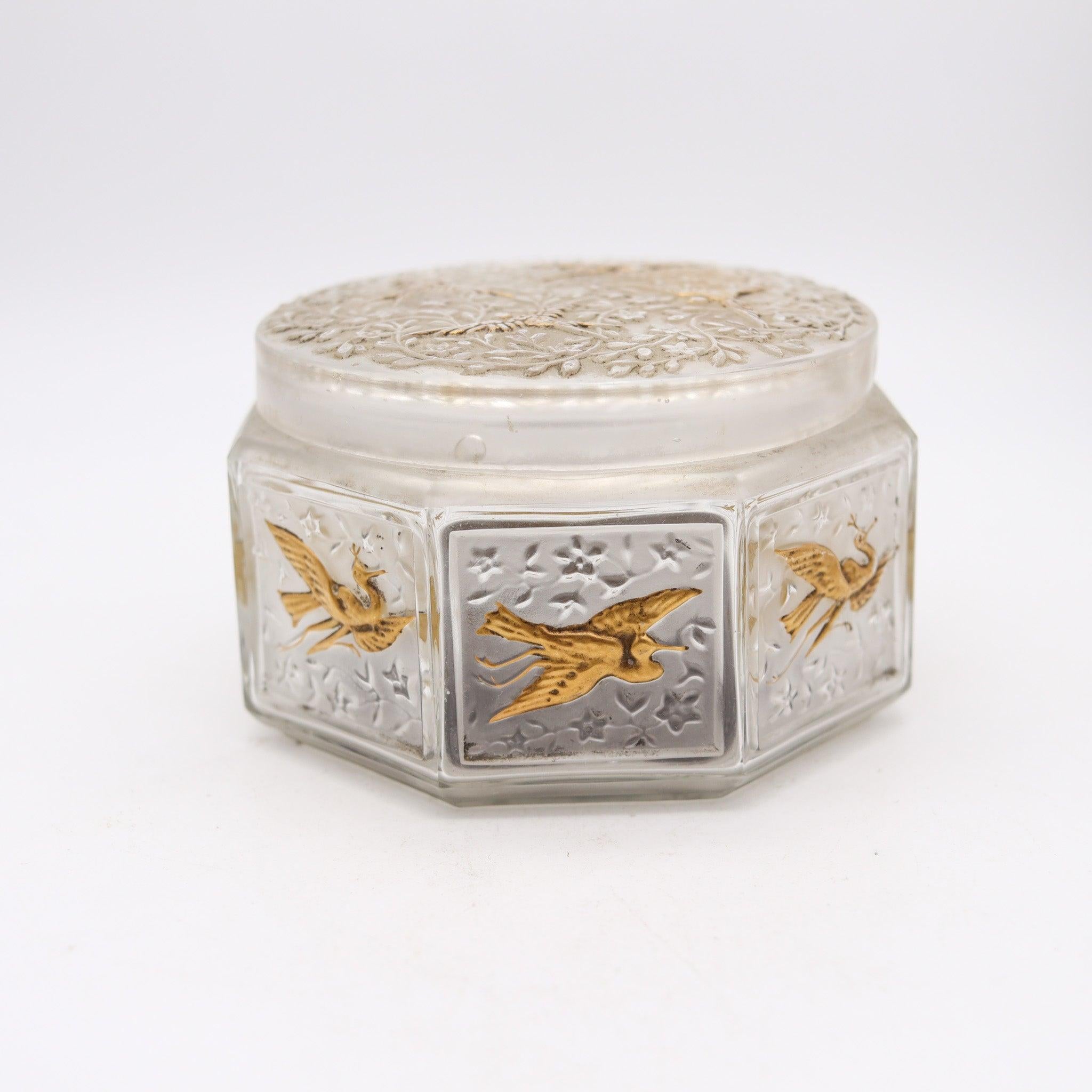 Or JULIEN VIARD 1920 Paris Art Déco Vase à couvercle en verre dépoli gaufré  18Kt Gilt en vente