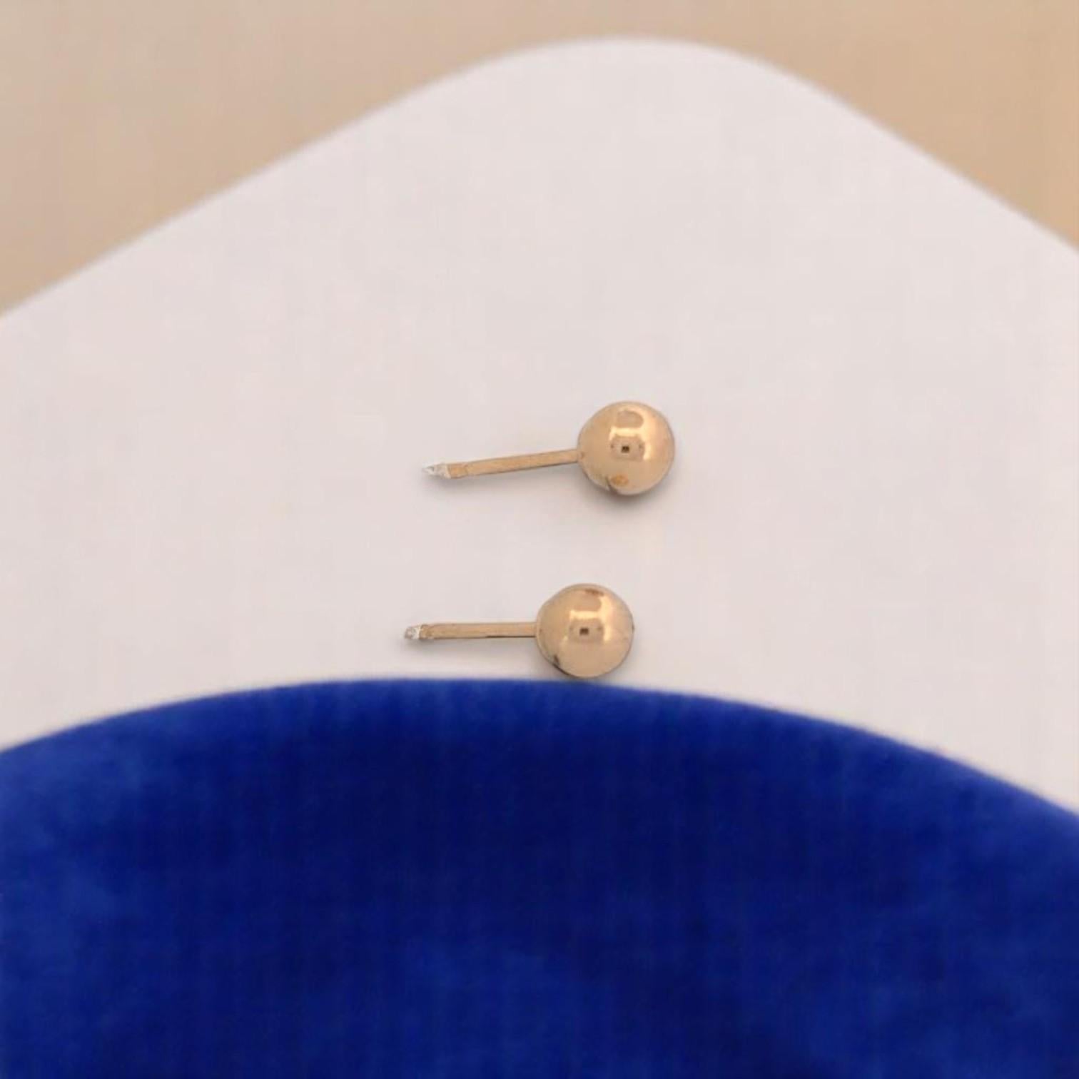 Pendientes de oro Julietta - Pendientes de oro amarillo de 14 quilates con bola de 1,5 mm Corte oval en venta