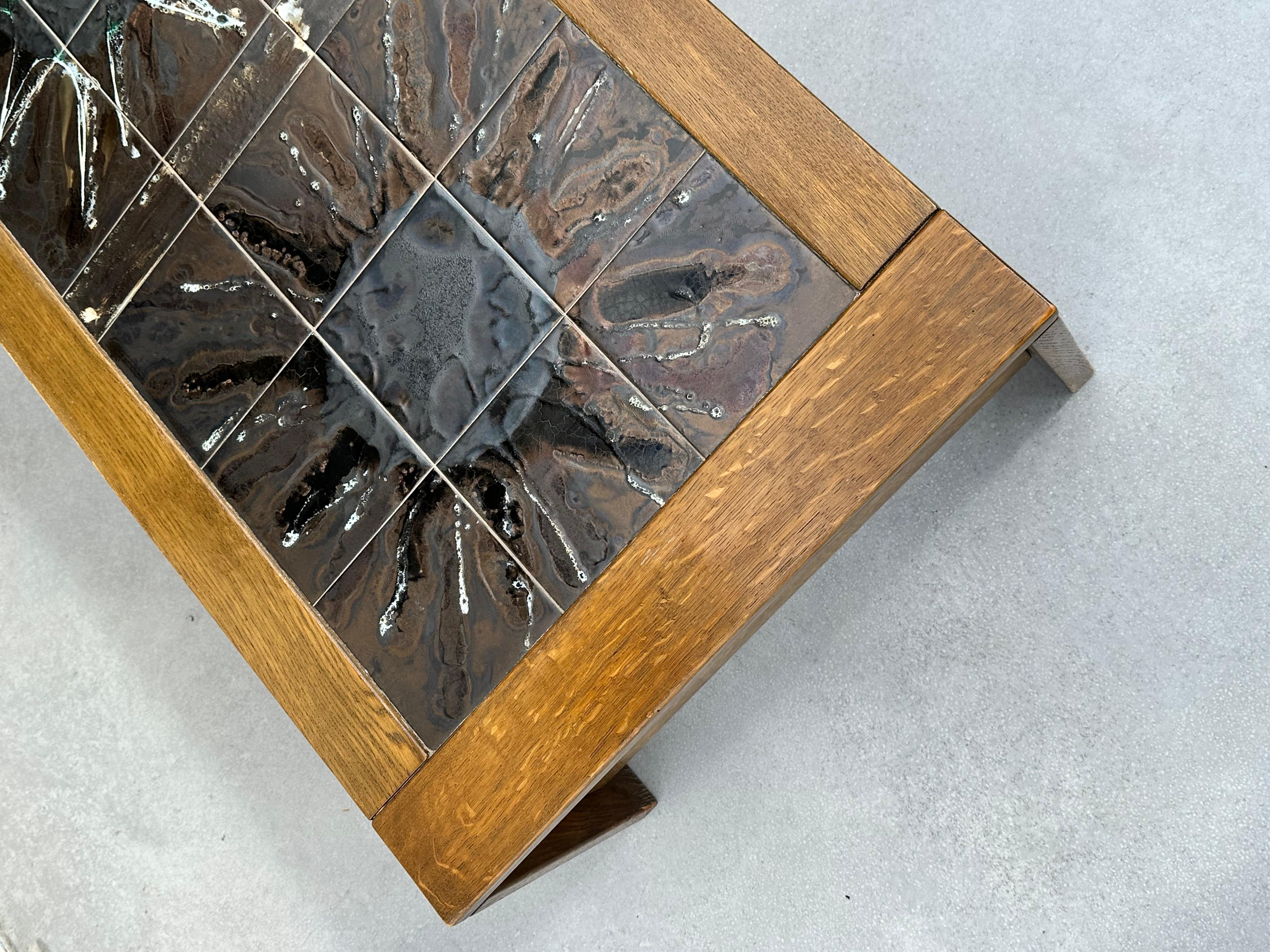 Rustique Table basse design Juliette BELARTI en bois et céramique, Belgique, années 1970 en vente
