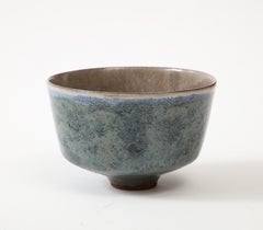 Juliette Derel Rivier Piatto rotondo in ceramica blu con piede rialzato, Francia, anni '50 ca.