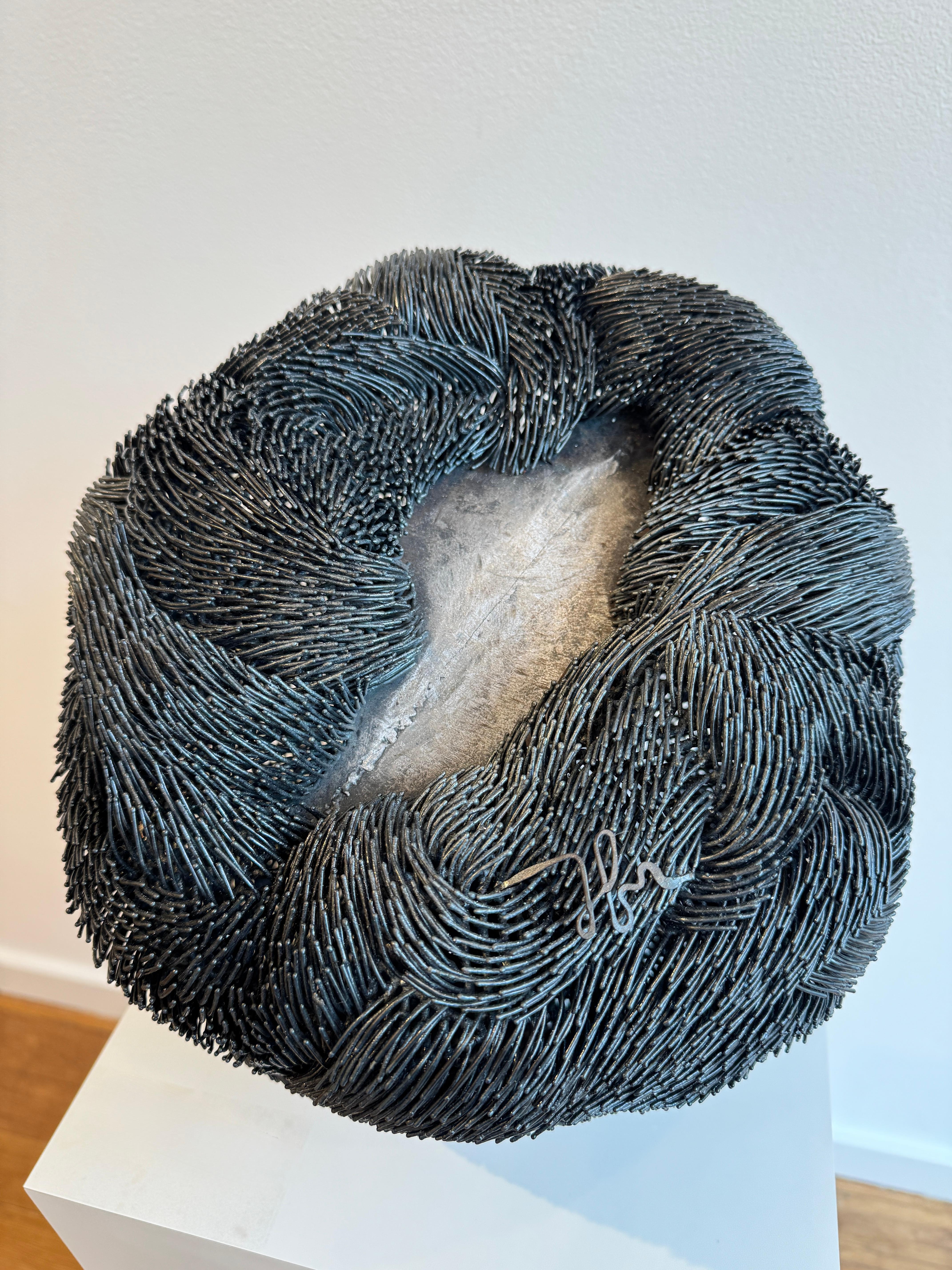 Sculpture de plateau de table 3d en métal, fil de fer, plaque circulaire en métal recyclé en vente 2