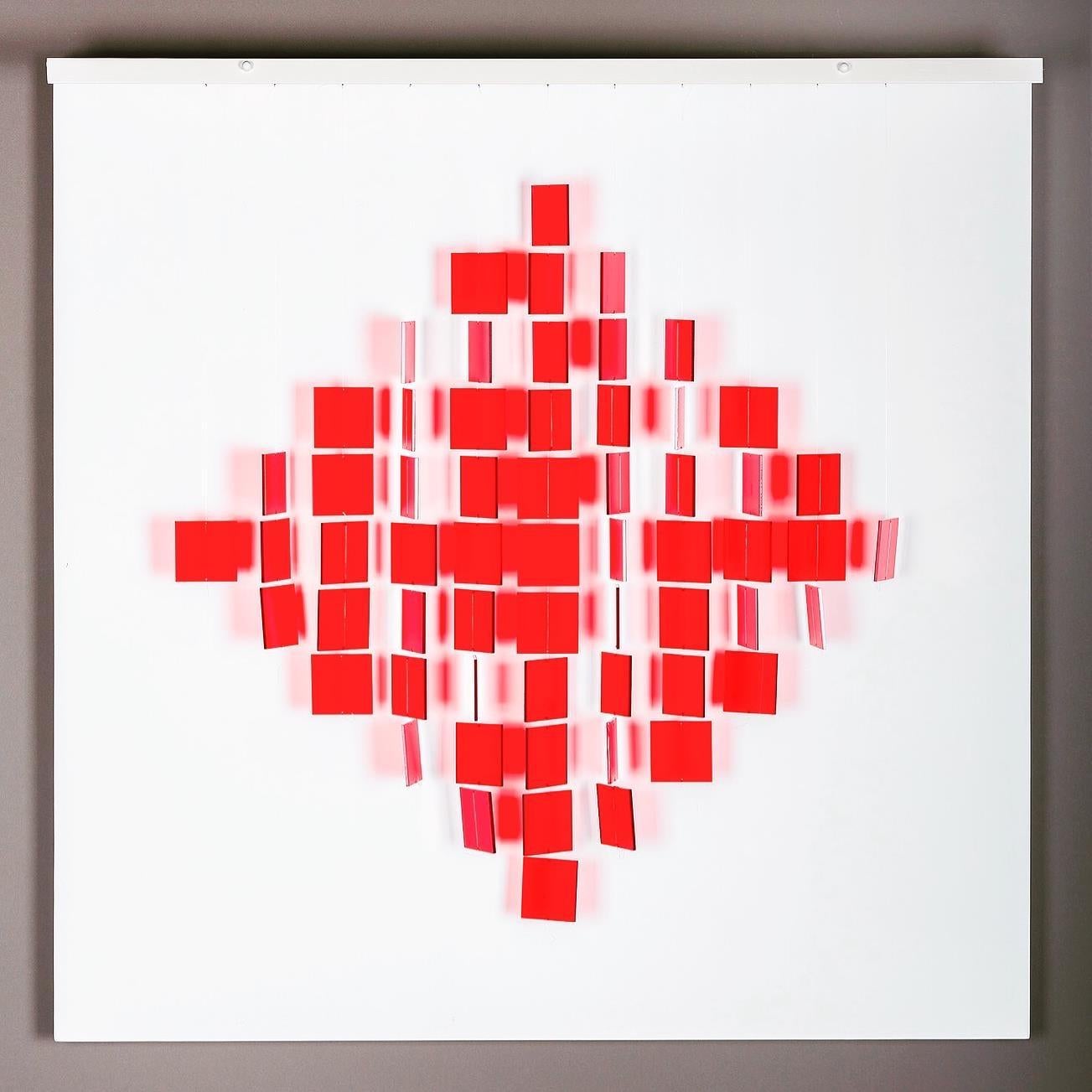 Una obra maestra del arte cinético - Julio Le Parc es una figura clave del arte cinético y óptico, conocido por su uso innovador de la luz y el movimiento.


Descubre la fascinante belleza del arte cinético con este impresionante 