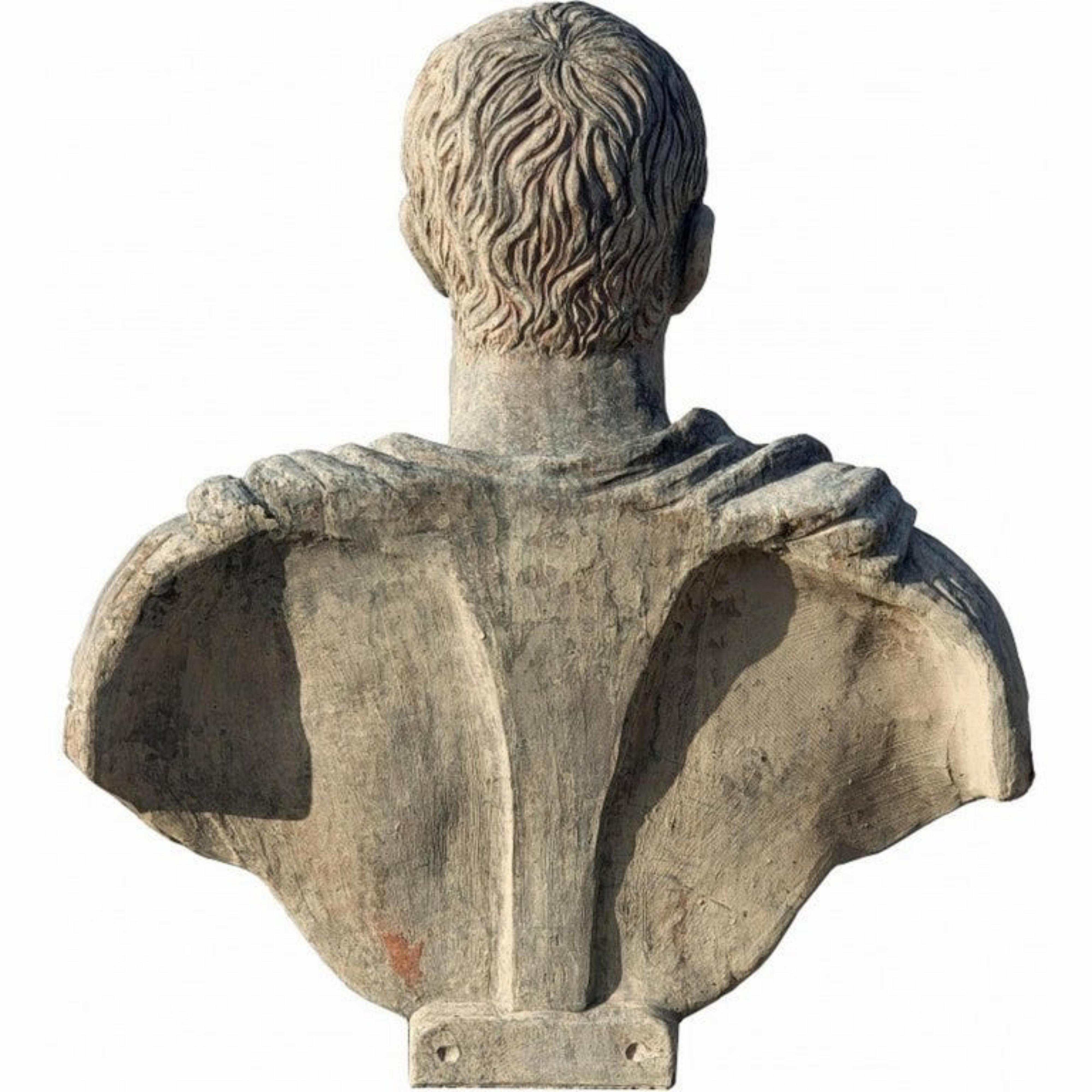 Jules César - Terre cuite - copie d'une statue romaine des Musées du Vatican
Début du 20e siècle
Buste en terre cuite de Jules César 50-30 av.
Ce buste est tiré du moulage original d'un buste des Musées du Vatican.
Gaius Julius Caesar était un
