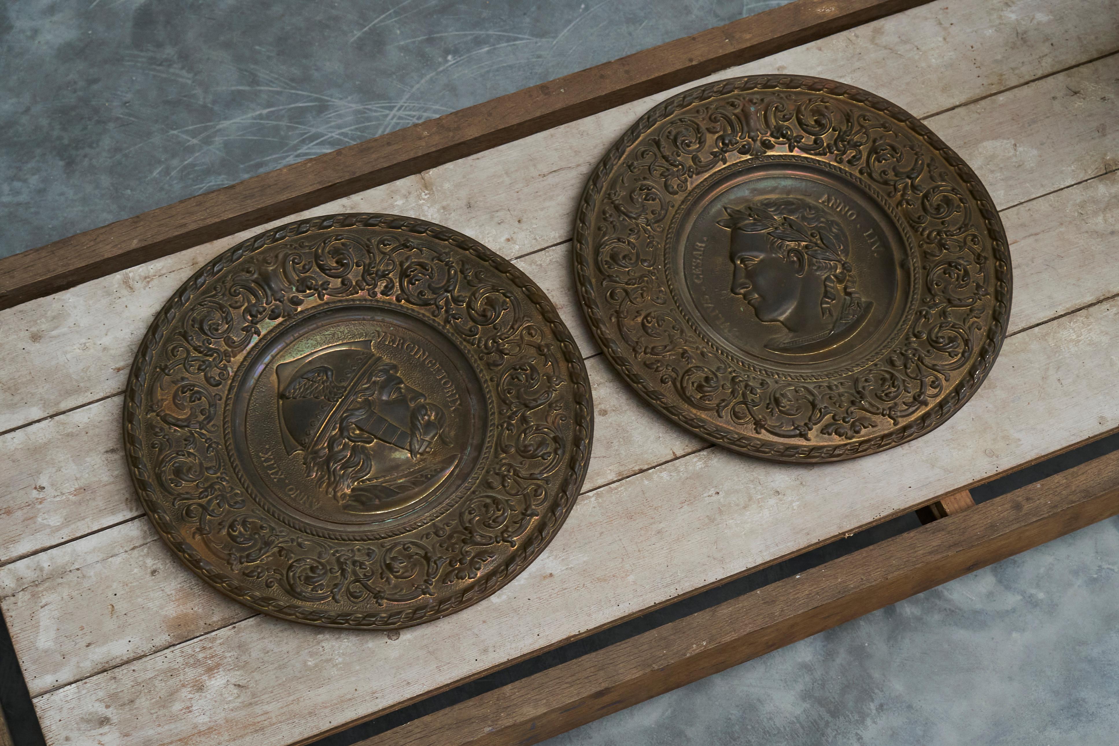 Julius Caesar Neoklassisches Repoussé aus patiniertem Kupfer 19. im Angebot 7