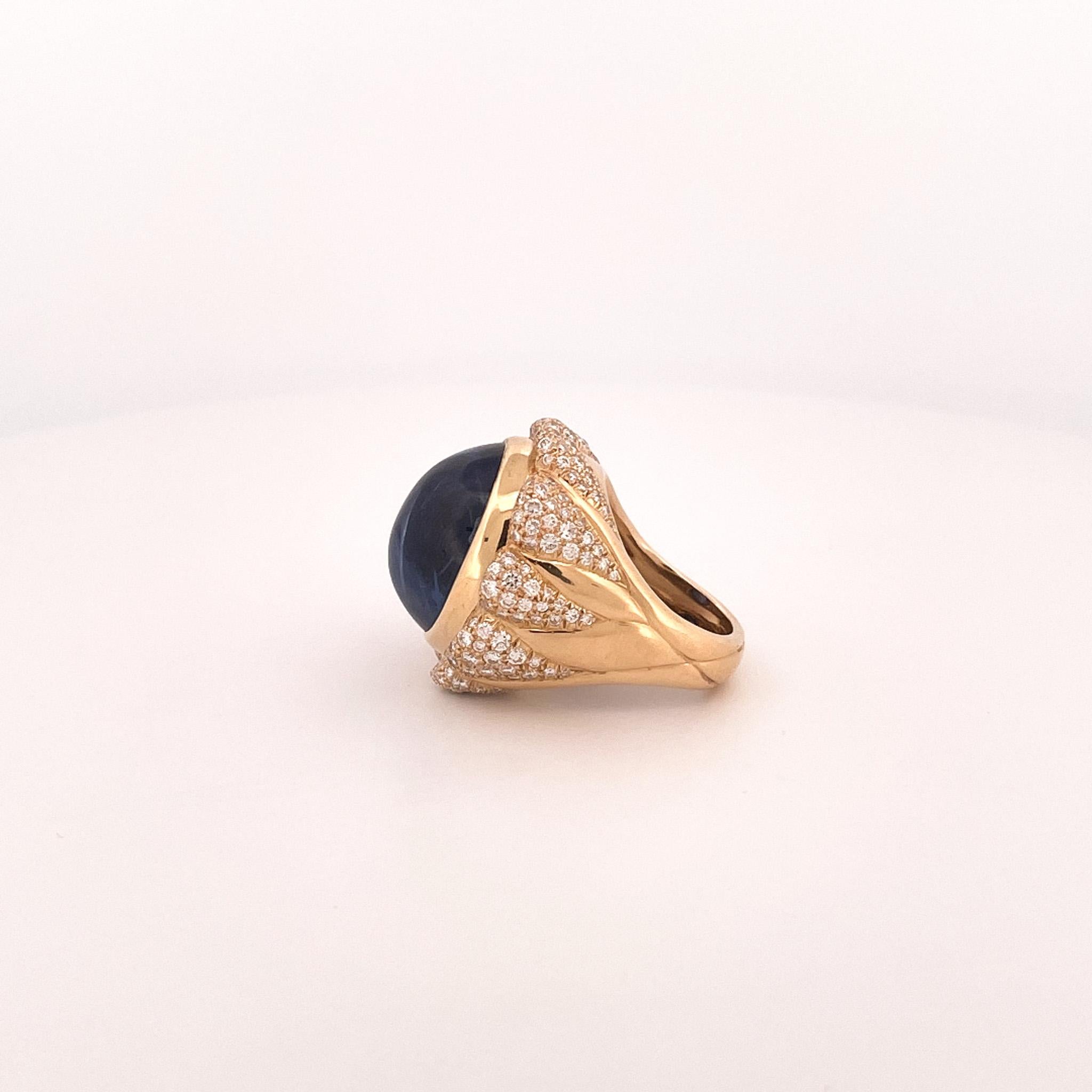 Julius Cohen 1980s 18k Yellow Gold Blue Sapphire & Diamond Cocktail Ring In Excellent Condition For Sale In Dallas, TX