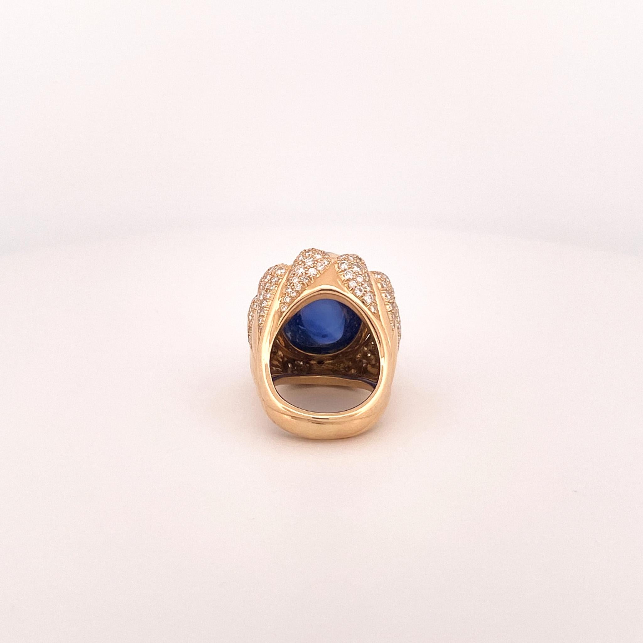 Julius Cohen 1980er Jahre Cocktail-Ring aus 18 Karat Gelbgold mit blauem Saphir und Diamant im Angebot 1