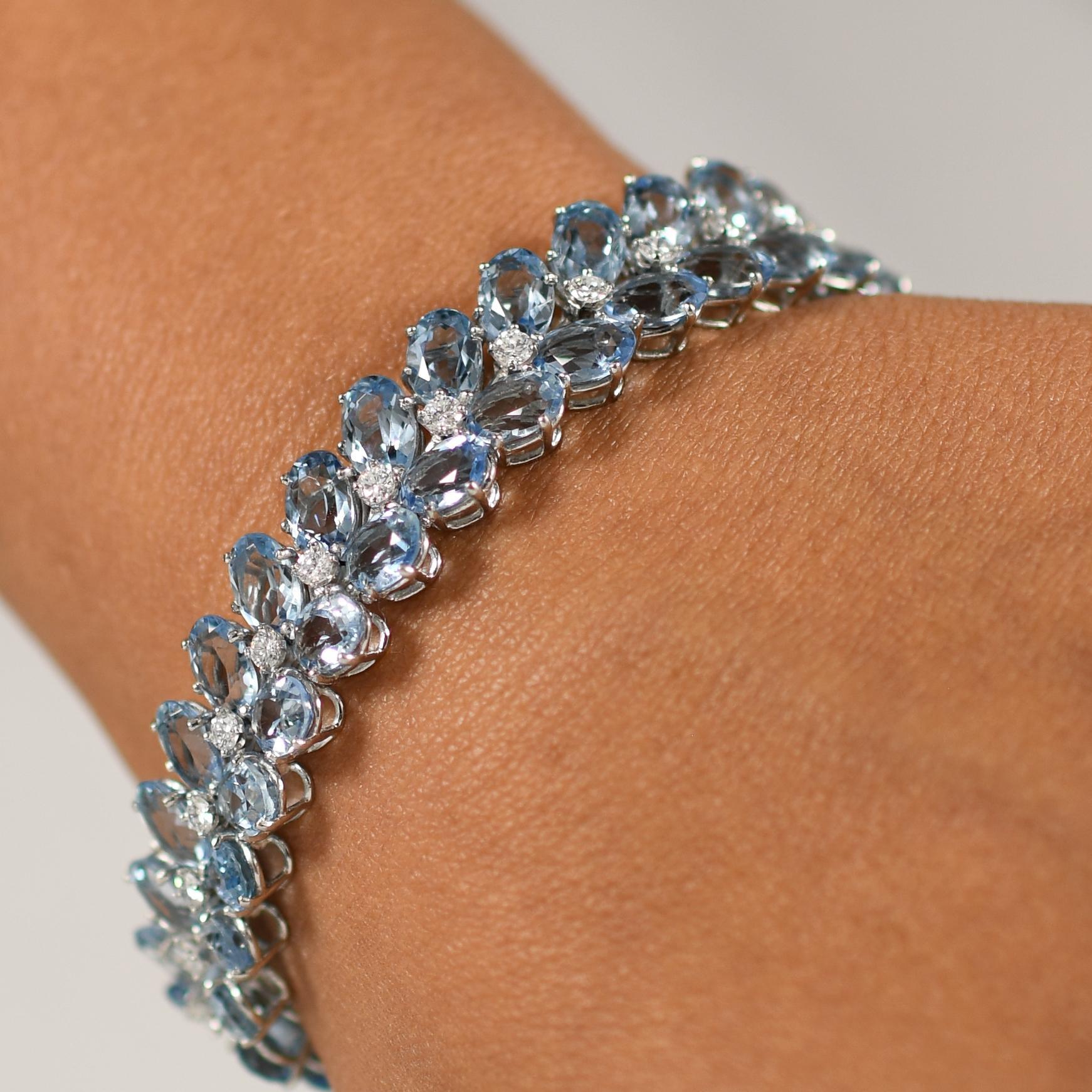 Julius Cohen 20+ctw Aquamarine and Diamond Bracelet in 18k White Gold In Excellent Condition In Addison, TX