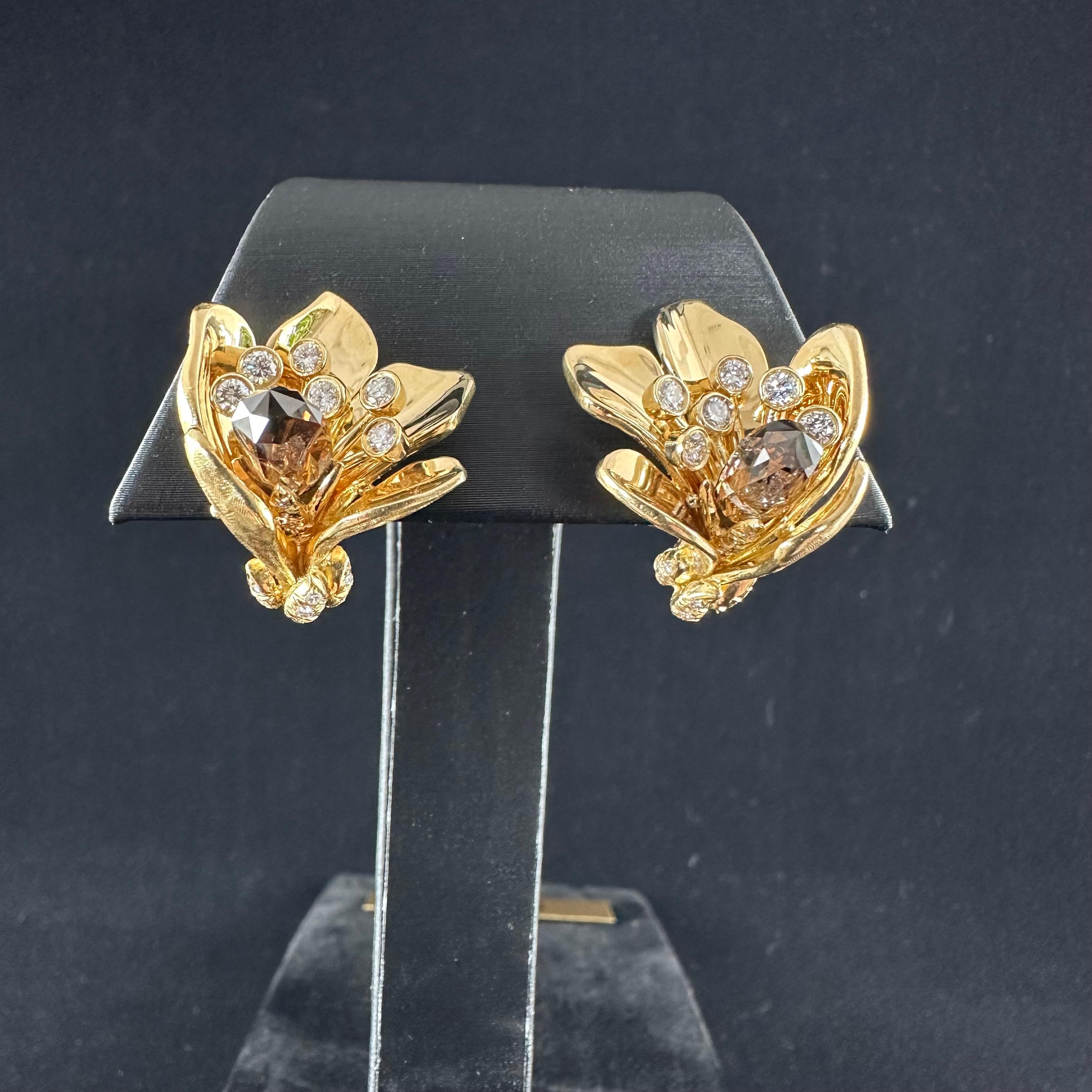 Julius Cohen, boucles d'oreilles Briolette en or jaune 18 carats avec diamants Unisexe en vente