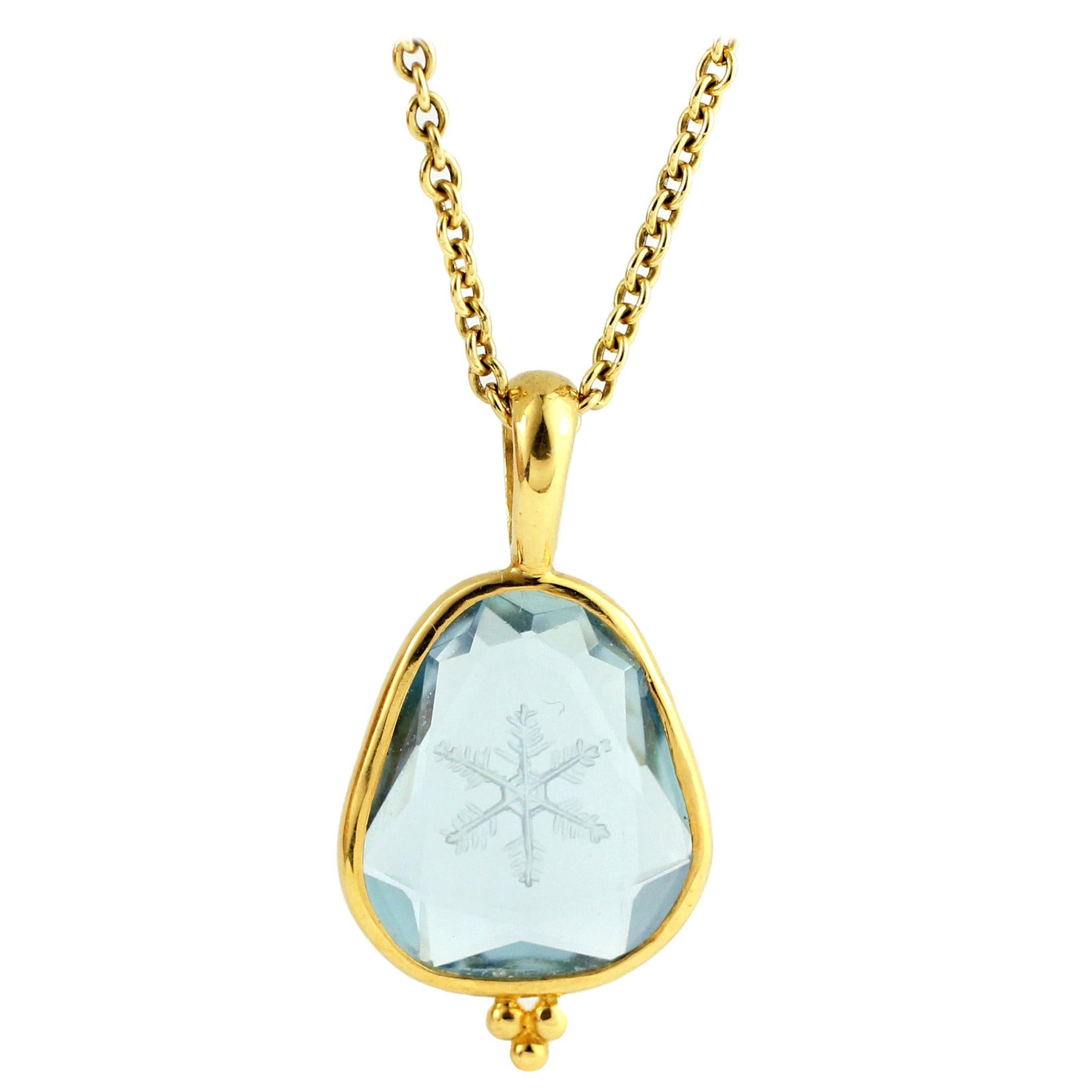 Julius Cohen Carved Aquamarine Snowflake Pendant Necklace For Sale