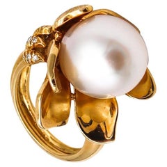 Julius Cohen Cocktail Ringin 18Kt Gold with Diamonds and South Sea Pearl