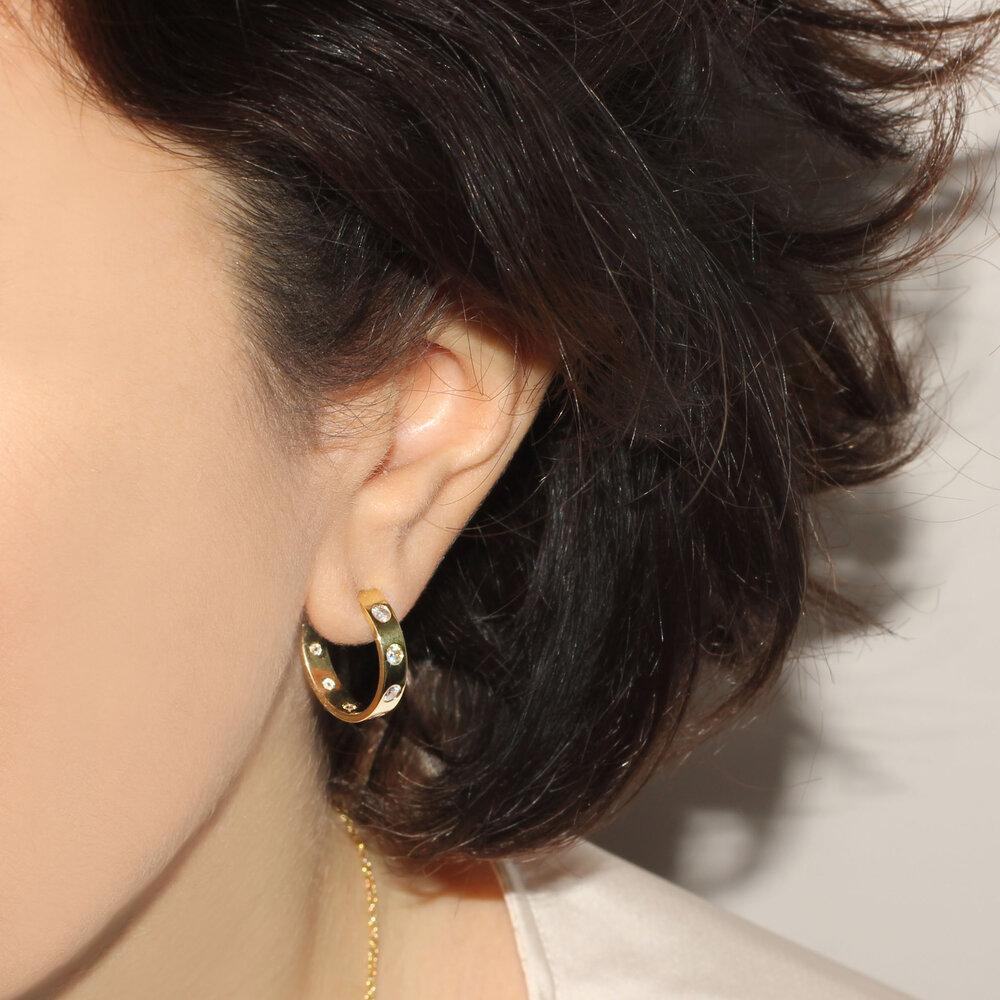 Round Cut Julius Cohen Natural Color Diamond Hoop Earrings in 18 Karat Gold