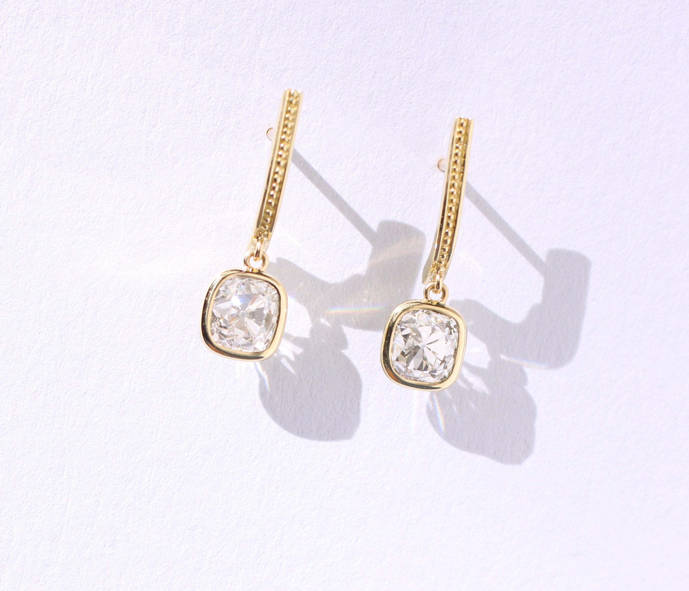 Julius Cohen Old Mine Cushion Diamond Earrings in 18 Karat Gold In New Condition In Brooklyn, NY
