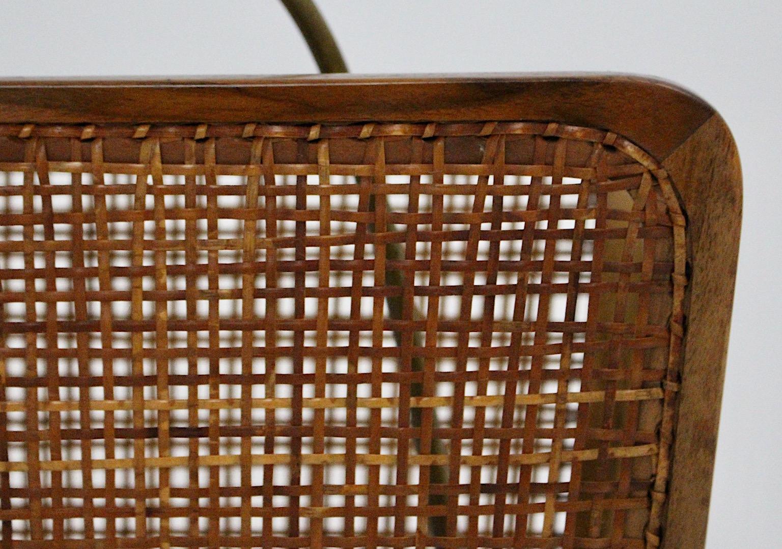 Scaffale per riviste in ottone e noce d'epoca in stile metà secolo moderno di Julius Jirasek 1950 in vendita 5