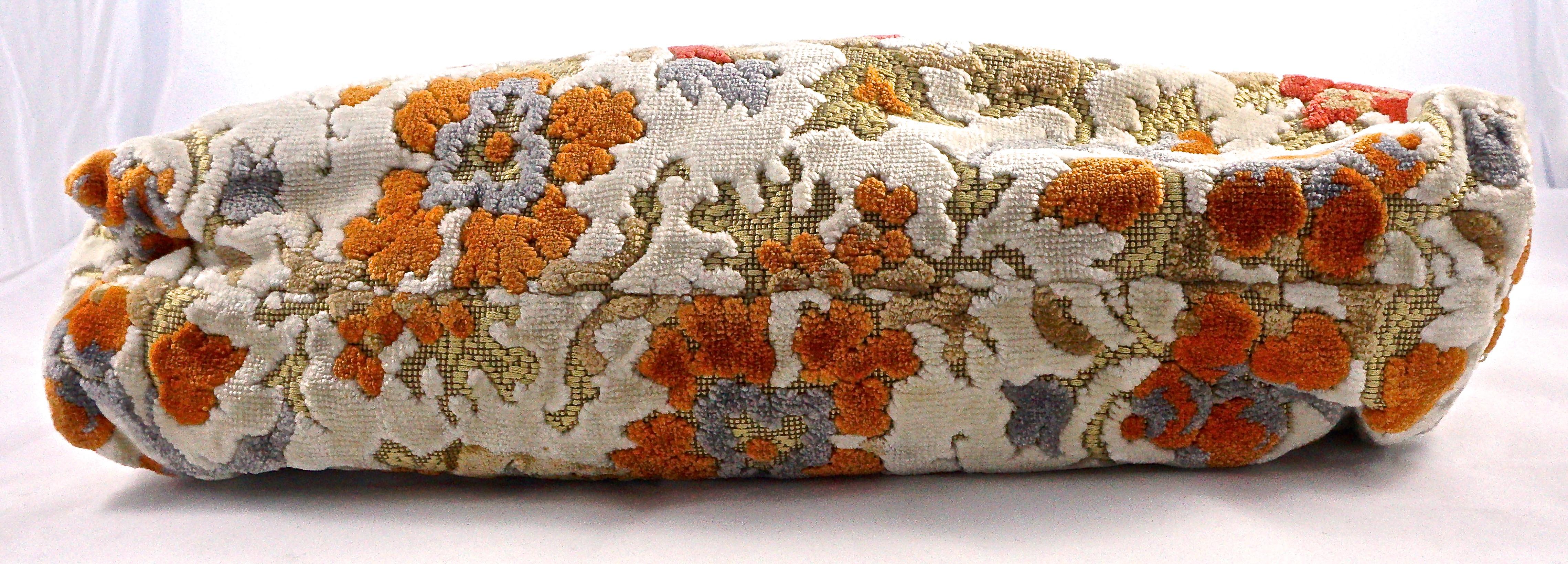 Julius Resnick Multi Warm Color Floral Carpet Bag mit goldfarbenen Beschlägen Damen