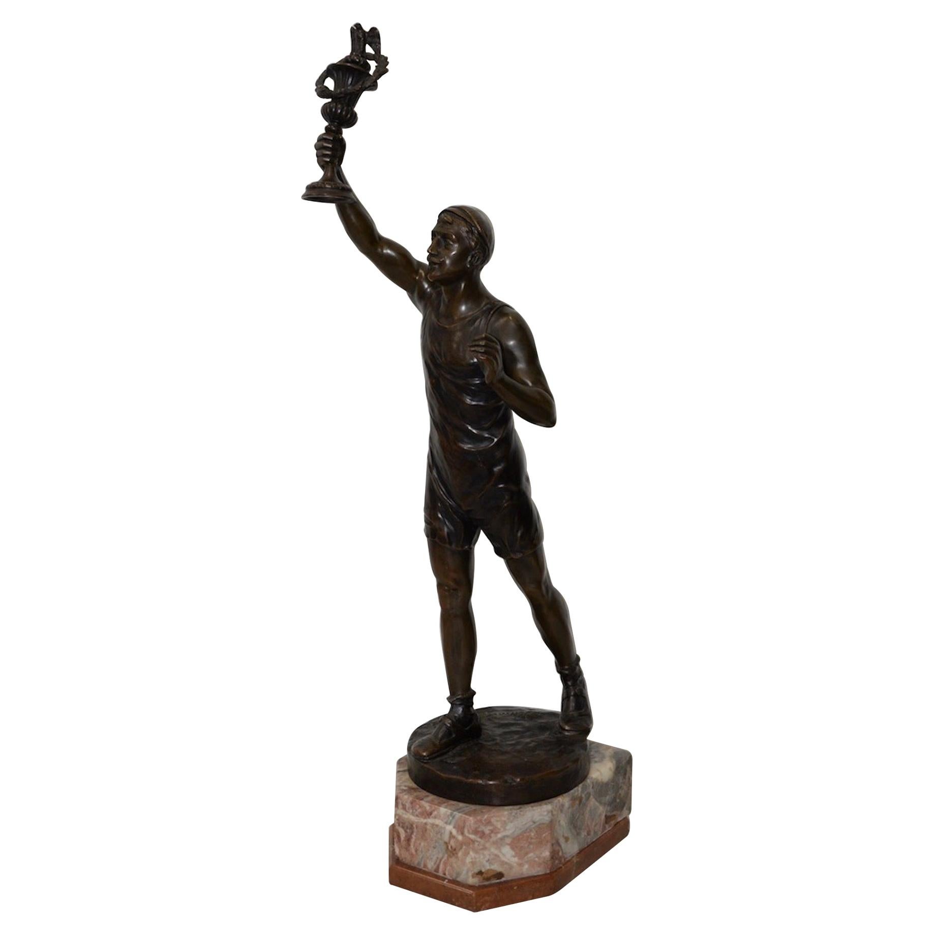 Sculpture en bronze du porteur de la flamme olympique Julius Schmidt-Felling:: vers 1910 en vente