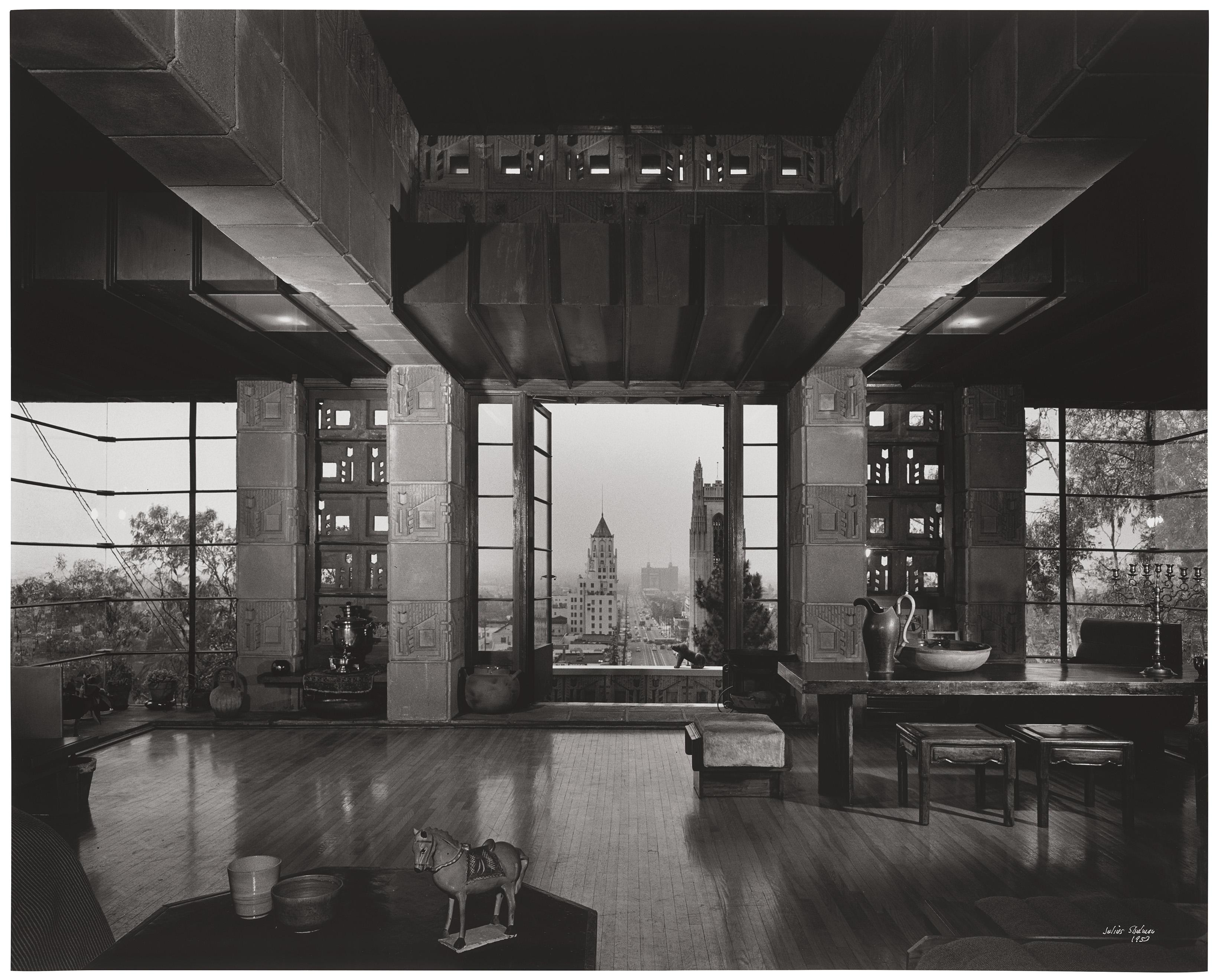Julius Shulman Landscape Photograph – Shulman, Frank Lloyd Wright, Freeman House, LA, Schwarz-Weiß-Fotografie