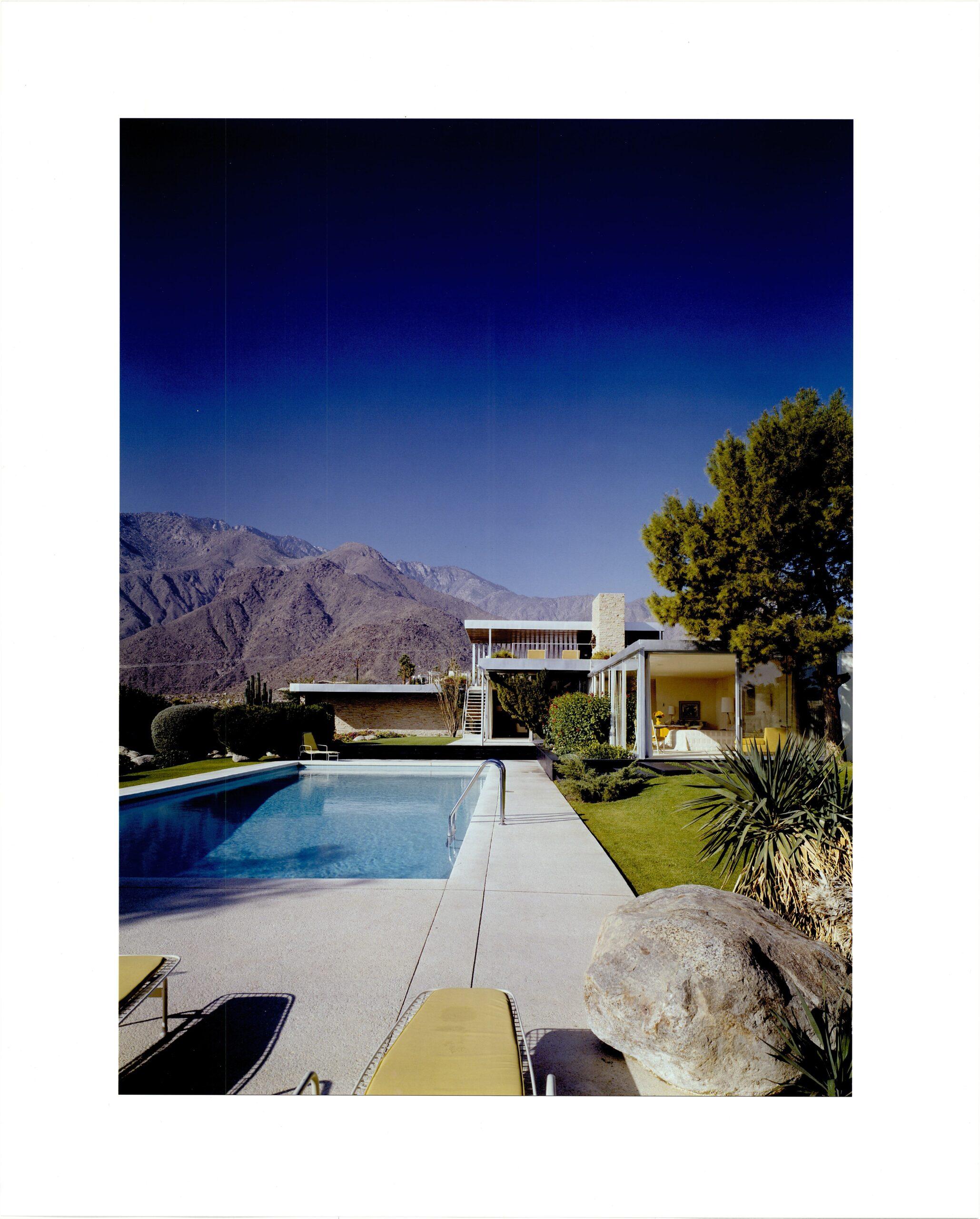 The Kaufmann Desert House, 1947 (Palm Springs, Ca. Richard Neutra) - Photograph by Julius Shulman