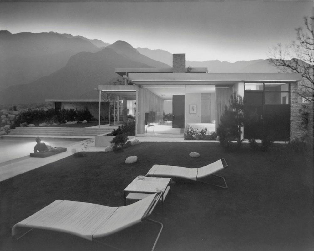 Julius Shulman Color Photograph – Das Kaufmann Desert House, 1947 (Palm Springs, Ca. Richard Neutra)