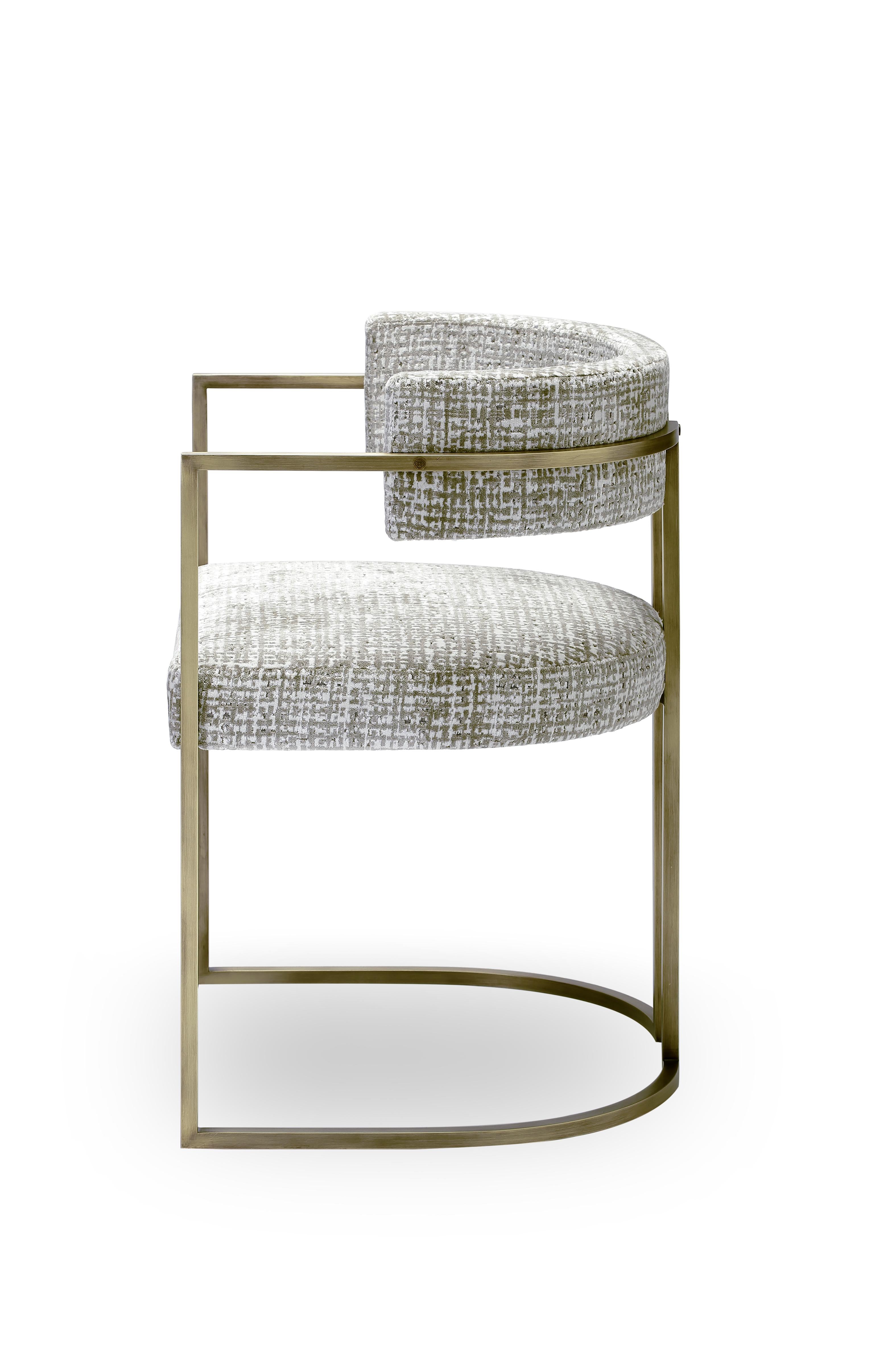 Julius Kleiner Stuhl, Struktur aus Messing, handgefertigt in Portugal von Duistt 

Der kleine Stuhl JULIUS ist ein zeitloses und unaufdringliches Luxusmöbel. Der aus edlen Materialien wie Messing gefertigte kleine Stuhl JULIUS ist ein vielseitiges